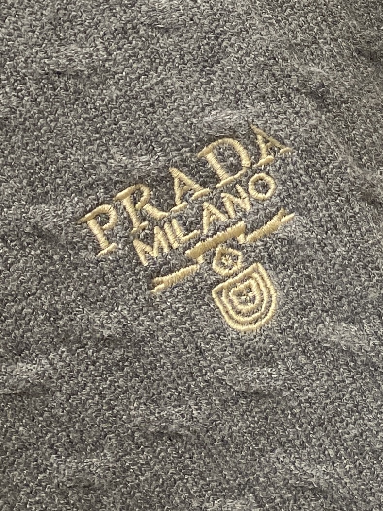 支持年后退换！ 普拉达、2025新品羊毛衣 具有手感细腻柔软，可直接与肌肤接触，让暖心的纱线变化出细腻的