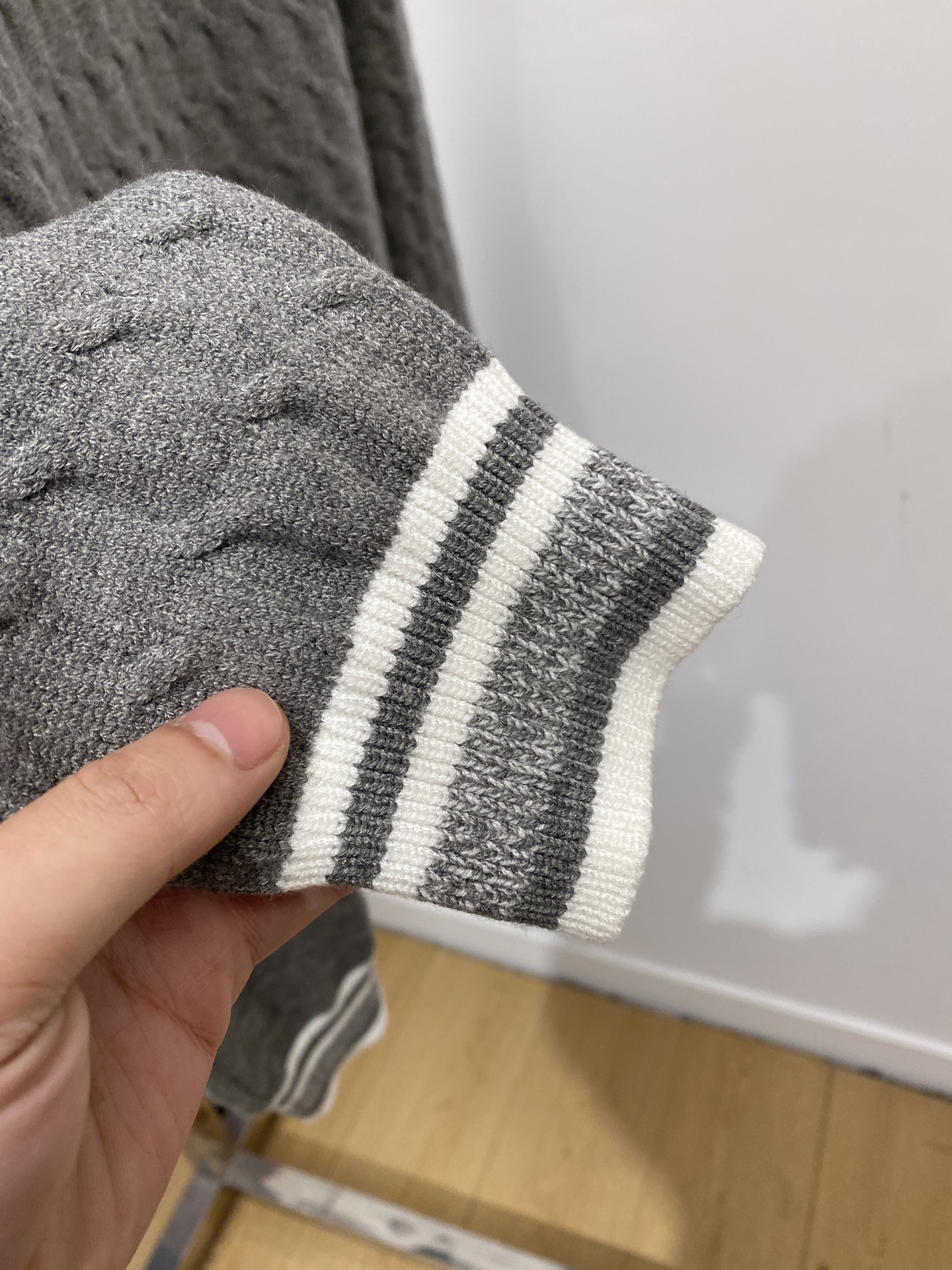 支持年后退换！ 普拉达、2025新品羊毛衣 具有手感细腻柔软，可直接与肌肤接触，让暖心的纱线变化出细腻的