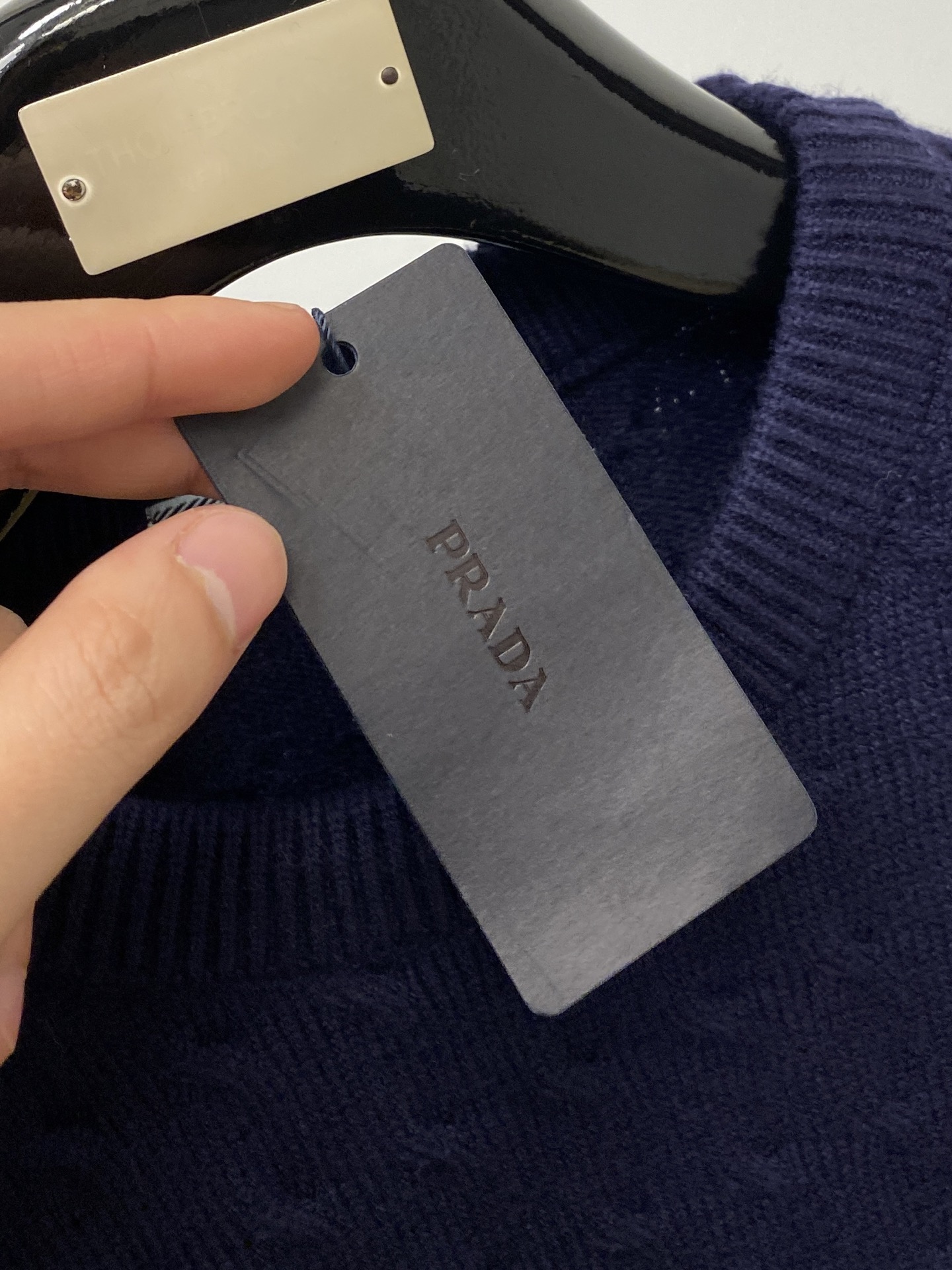 支持年后退换！ 普拉达、2025新品羊毛衣 具有手感细腻柔软，可直接与肌肤接触，让暖心的纱线变化出细腻的