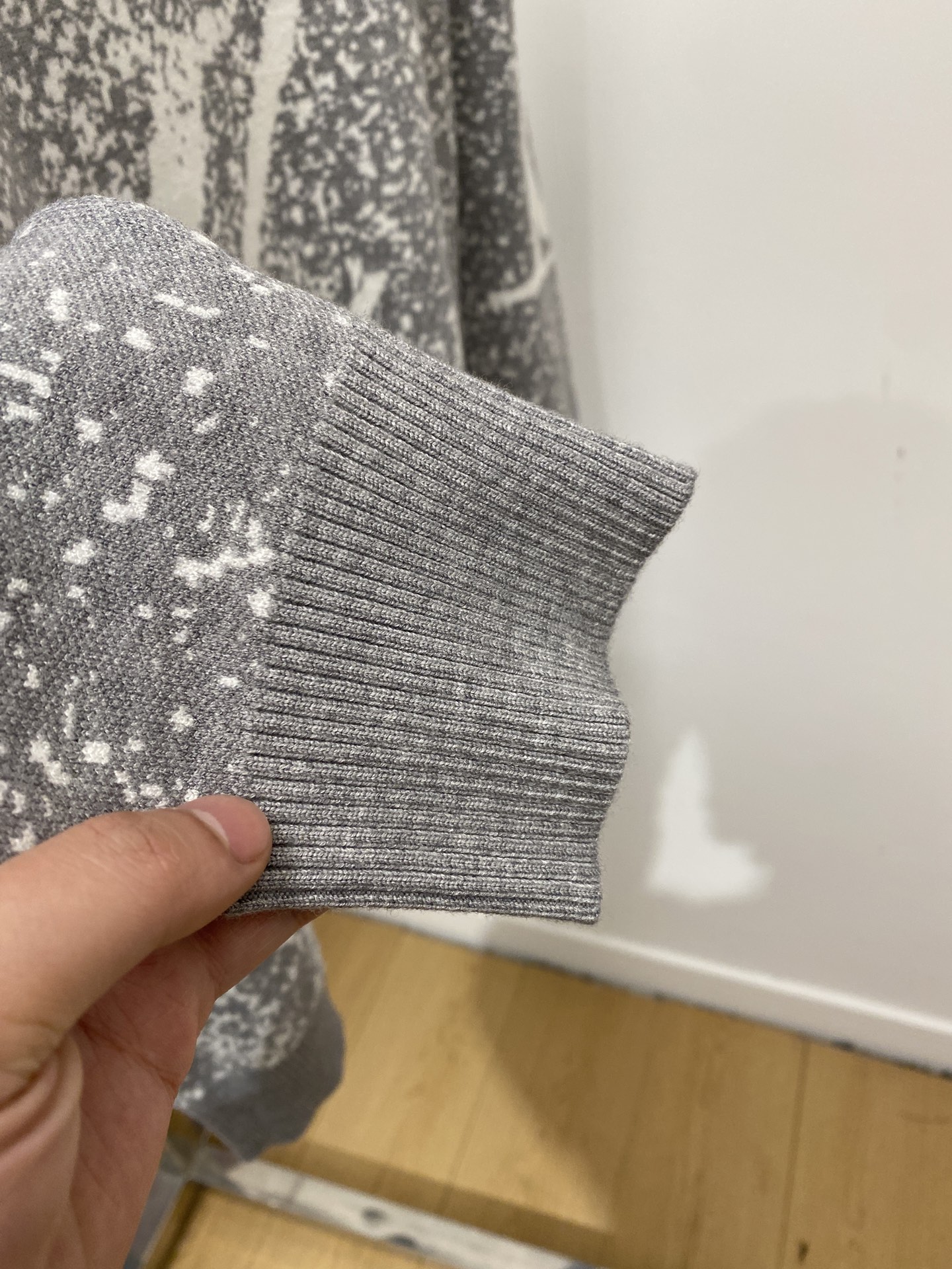 支持年后退换！ 路易威登、2025新品羊毛衣 具有手感细腻柔软，可直接与肌肤接触，让暖心的纱线变化出细腻