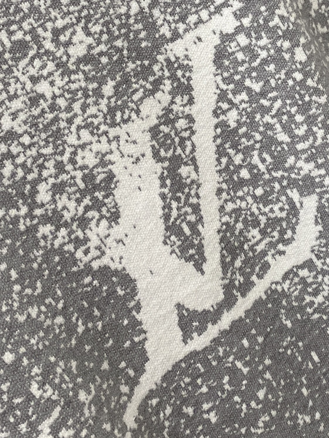 支持年后退换！ 路易威登、2025新品羊毛衣 具有手感细腻柔软，可直接与肌肤接触，让暖心的纱线变化出细腻