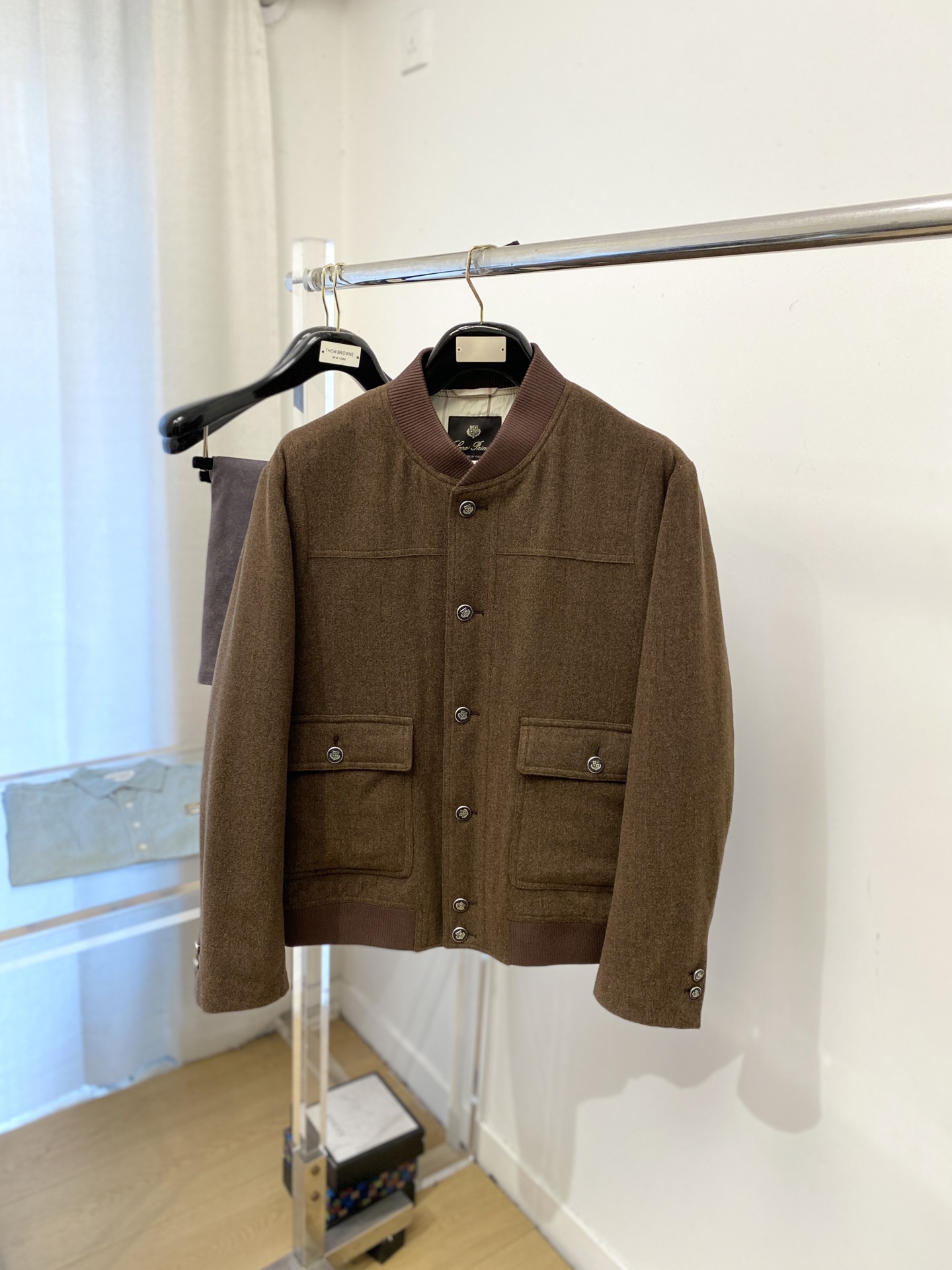 NO:648829,LP, 2025 new jackets, fashionable and handsome, simple and versatile, original hardware logo, customized original fabrics, not only crisp and trendy silhouette, but also comfortable to wear, more delicate yarn weaving, size M-3XL,,loro piana,jackets & coats,jackets & coats,alexander wang19860909LP、2025新品夹克外套,时尚帅气,简约百搭款,原版五金辅料logo,定制原版面料,不仅挺括,保持潮流的廓形,又穿着舒适,纱织更细腻,码数M-3XL,,loro piana,jackets & coats,jackets & coats,alexander wang,Men's clothing