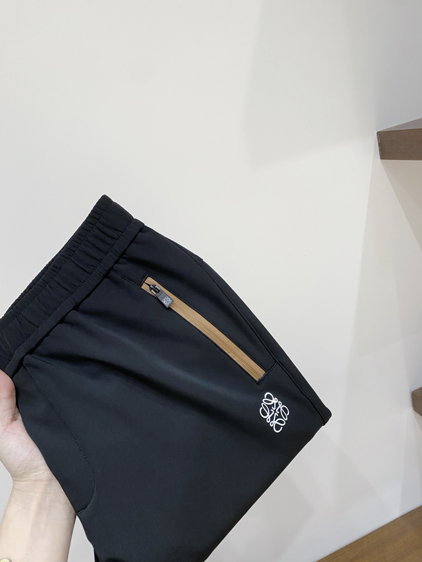 NO:648852,Luo Yiwei, 2025 popular casual pants, high elasticity, slimming, simple and versatile, popular style, fine workmanship, every stitch can be seen attentiveness, favorite of many celebrities and Internet celebrities, elongating body proportions!  Slightly elastic ^_^Comfortable fabric Details Body size M-3XL Buy now,,loewe,alexander wang19860909罗意威、2025爆款休闲裤 高弹显瘦必爆简约百搭爆款,做工精细,每一针都看得到用心,超多明星网红最爱 拉长身材比例哦！微弹 ^_^舒适面料 细节体码数M-3XL 立即抢购,,loewe,alexander wang,Men's clothing