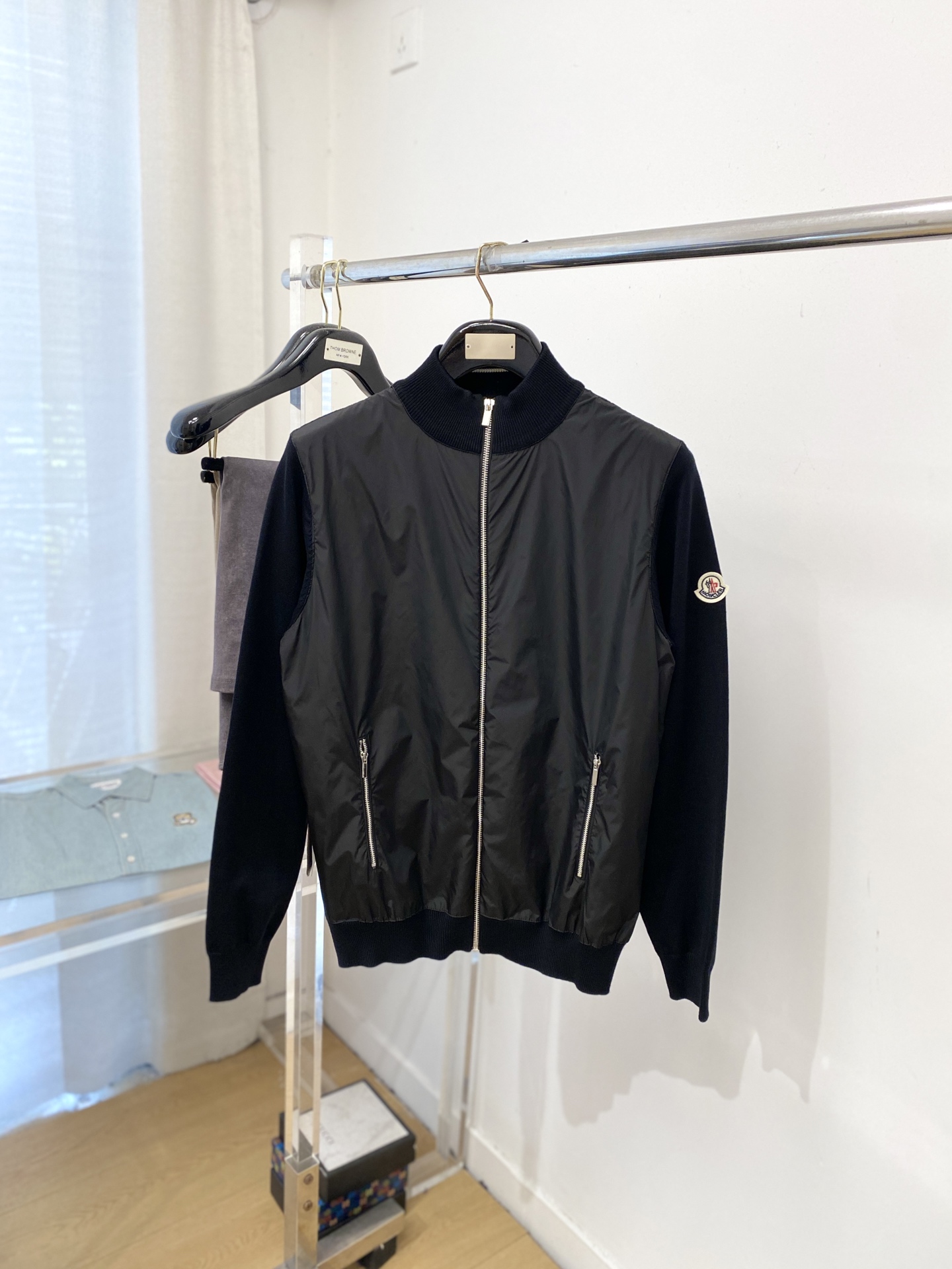 NO:622391,Moncler, 2025 new jacket jacket, fashionable and handsome, simple and versatile, cuffs embroidered with decorative pattern logo, customized original fabric, not only stiff, maintaining the trendy silhouette, but also comfortable to wear, more delicate yarn weaving, size M-3XL,,Moncler,jackets & coats,jackets & coats,alexander wang19860909蒙口、2025新品夹克外套,时尚帅气,简约百搭款,袖口刺绣装饰图案logo,定制原版面料,不仅挺括,保持潮流的廓形,又穿着舒适,纱织更细腻,码数M-3XL,,Moncler,jackets & coats,jackets & coats,alexander wang,Men's clothing