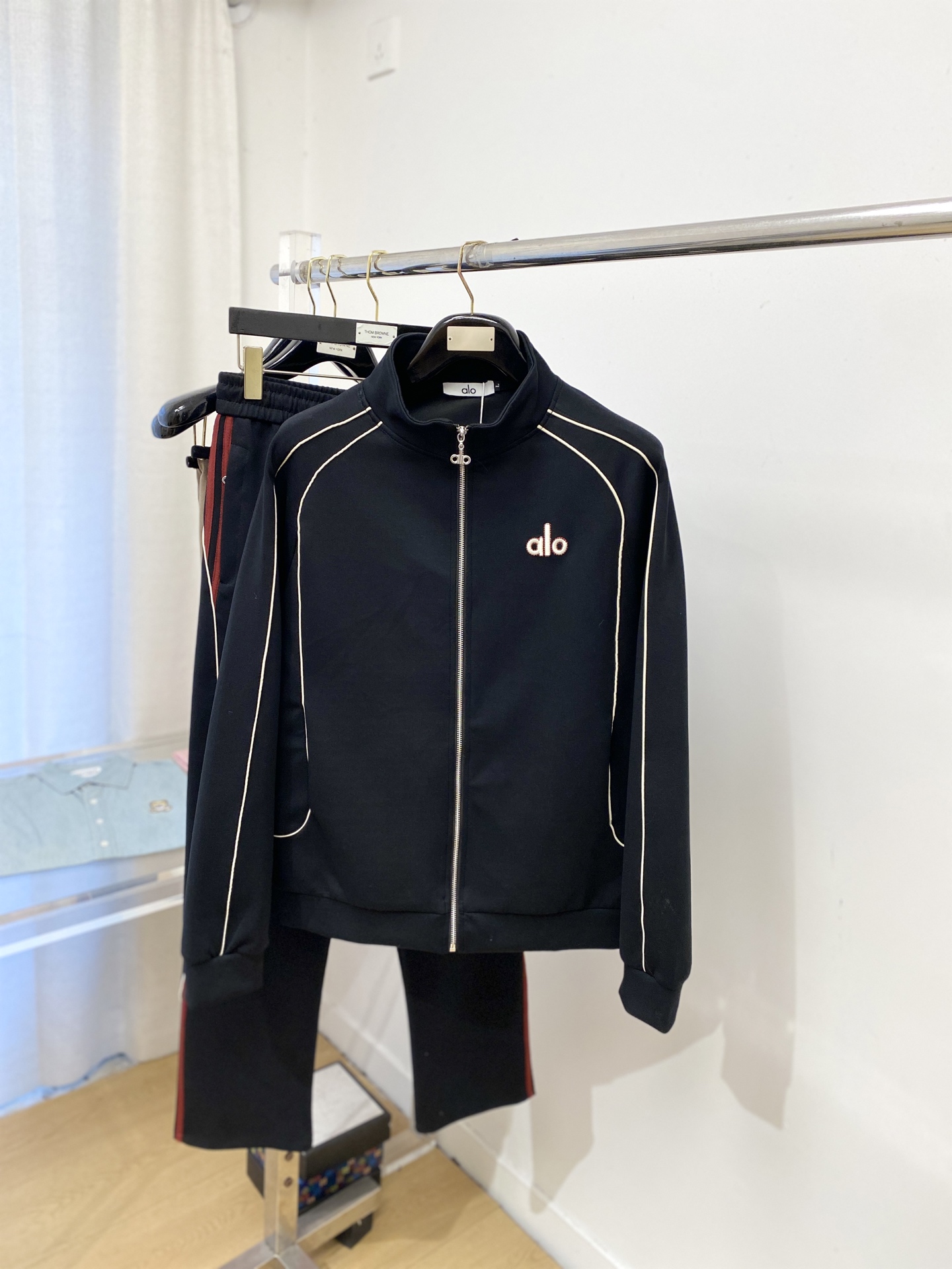 NO:622406,alo, 2025 latest product, fashionable casual suit, made of top original fabrics, comfortable to wear, very good hygroscopicity and breathability, and super high color fastness!  It looks great whether worn inside or outside. Size M-3XL,,alexander wang19860909alo、2025最新品,时尚休闲套装,顶级原版面料打造,穿着舒适,吸湿性透气性都非常良好,色牢度超高！无论内搭还是外穿都非常出彩码数M-3XL,,alexander wang,Men's clothing