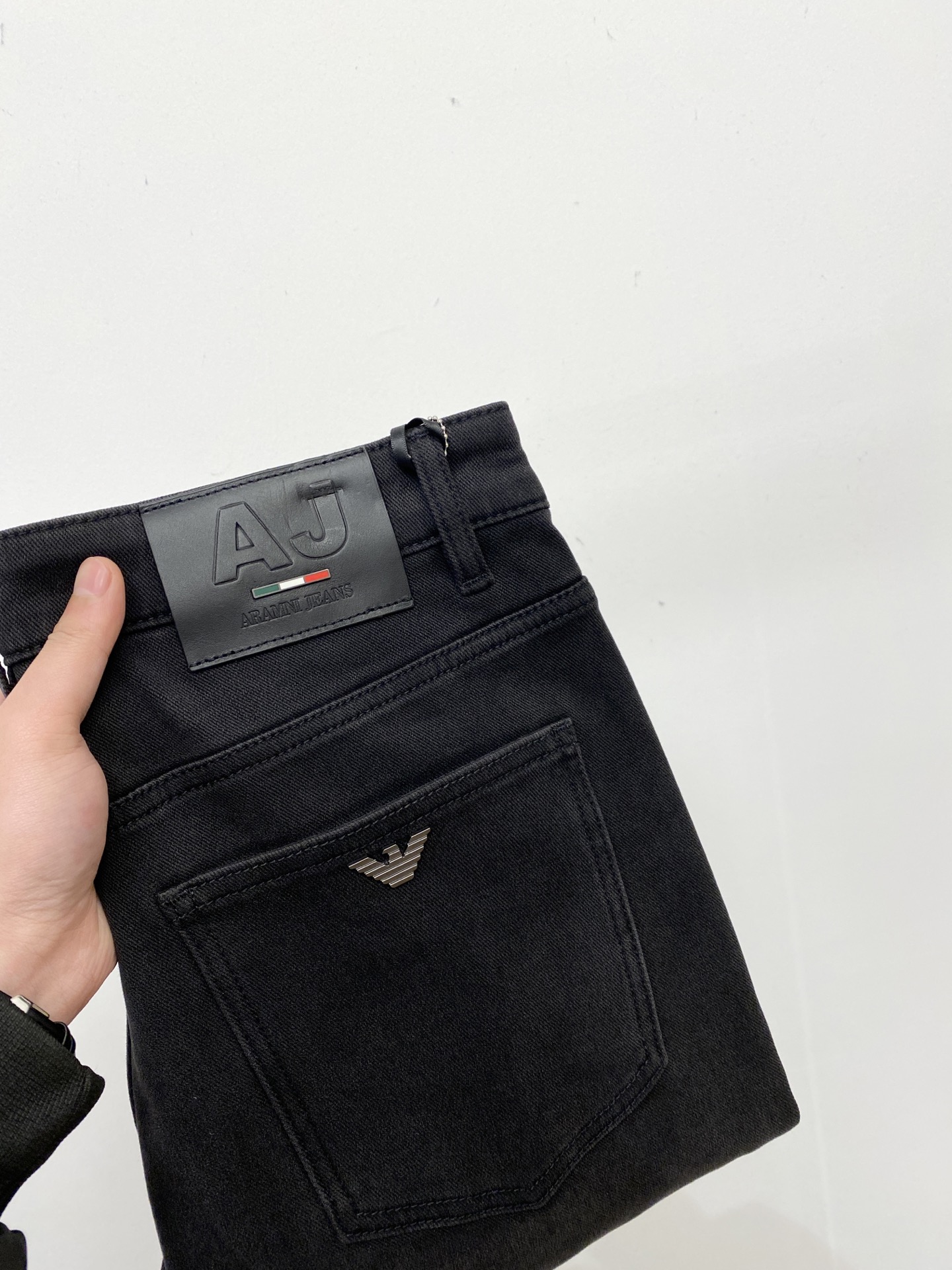 NO:622370,Armani, 2025 latest products, available at counters simultaneously, original goods, washed casual jeans, imported original washed stretch fabrics, comfortable and elastic, original hardware accessories decorated with logo, super correct version, extremely high grade, counter quality, fashionable and stylish upper body, code number 29-38,,armani,jeans,alexander wang19860909阿玛尼、2025最新品,专柜同步有售,原单狠货,水洗休闲牛仔裤,进口原版水洗弹力面料,舒适有弹性,原版五金辅料装饰logo,版型超正,档次极高,专柜品质,上身时尚有型,码数29-38,,armani,jeans,alexander wang,Men's clothing