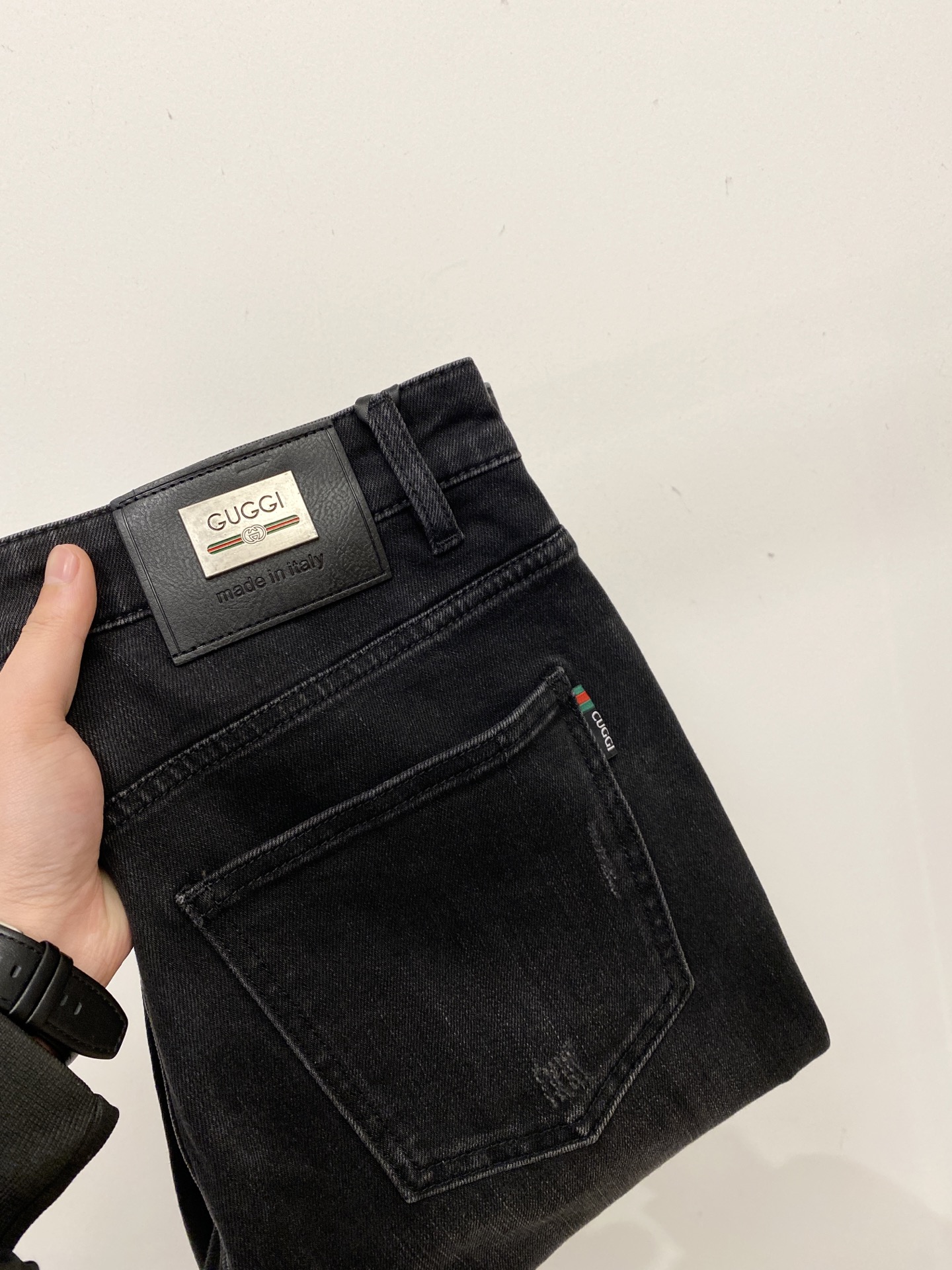 NO:622367,Gucci, 2025 latest products, available at counters simultaneously, original goods, washed casual jeans, imported original washed stretch fabrics, comfortable and elastic, original hardware accessories decorated with logo, super correct version, extremely high grade, counter quality, fashionable and stylish upper body, code number 29-38, jeans, alexander wang19860909古奇、2025最新品,专柜同步有售,原单狠货,水洗休闲牛仔裤,进口原版水洗弹力面料,舒适有弹性,原版五金辅料装饰logo,版型超正,档次极高,专柜品质,上身时尚有型,码数29-38,,jeans,alexander wang,Men's clothing