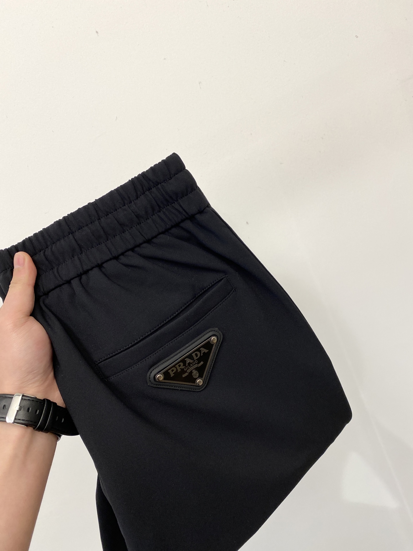 NO:654074,Prada, 2025 popular casual pants, high elasticity, slimming, simple and versatile, popular style, fine workmanship, every stitch can be seen attentiveness, favorite of many celebrities and Internet celebrities, elongating body proportions!  Slightly elastic ^_^Comfortable fabric Details Body size M-3XL, prada, alexander wang19860909普拉达、2025爆款休闲裤 高弹显瘦必爆简约百搭爆款,做工精细,每一针都看得到用心,超多明星网红最爱 拉长身材比例哦！微弹 ^_^舒适面料 细节体码数M-3XL,,prada,alexander wang,Men's clothing