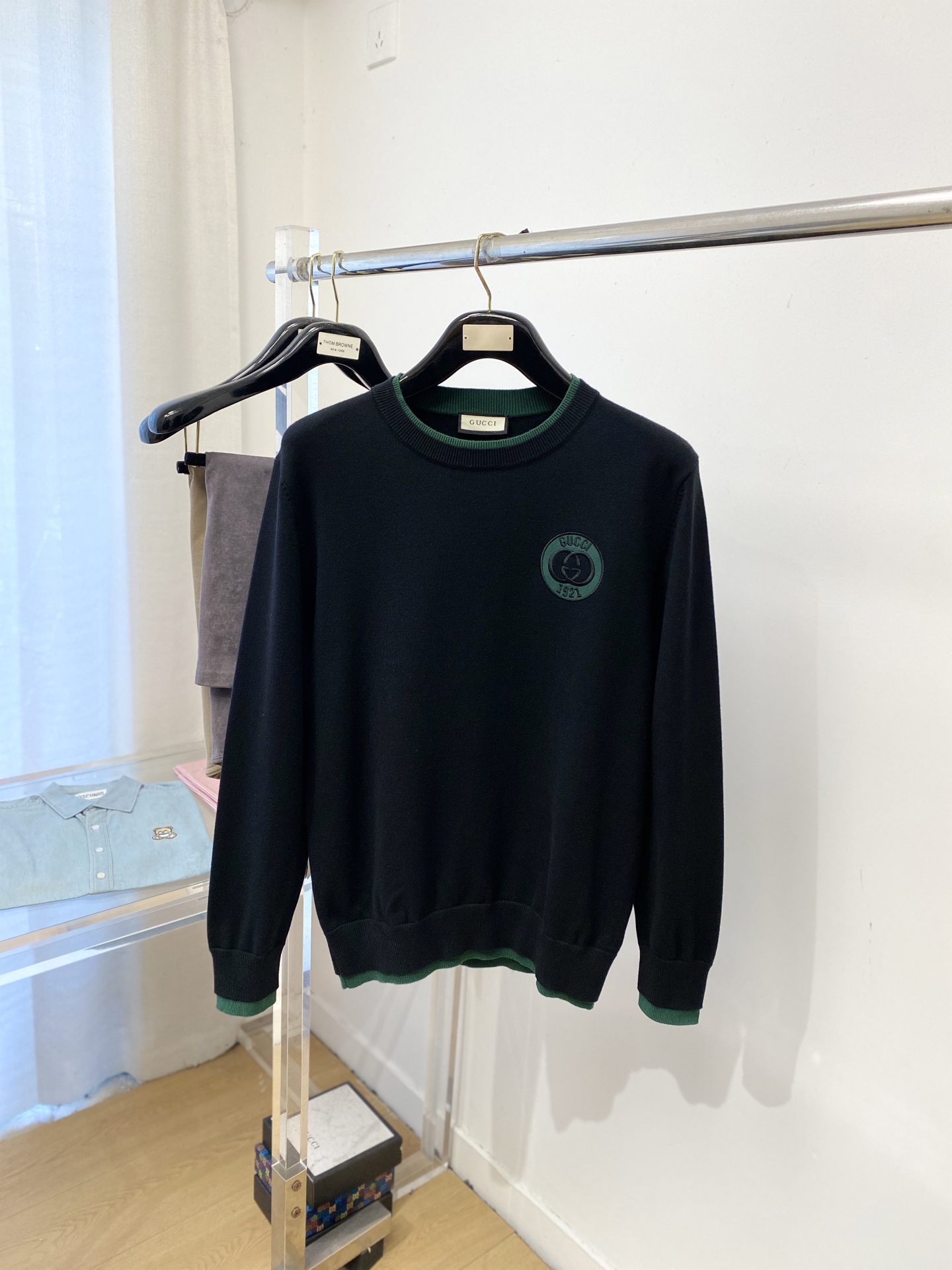 NO:624317,Gucci, 2025 new wool sweater has a delicate and soft feel, which can be directly in contact with the skin, allowing the warm yarn to change into a delicate texture. The top-notch craftsmanship is very distinctive and colorful, and the style is simple, elegant and exquisite. The three-dimensional tailoring design makes the entire sweater upper body full of youthful vitality and vitality. It is recommended to be a must-have for autumn and winter. Sizes M-3XL, sweaters, alexander wang19860909古奇、2025新品羊毛衣 具有手感细腻柔软,可直接与肌肤接触,让暖心的纱线变化出细腻的质感,顶级工艺极具特色出彩,款式简约大方精美 立体剪裁的版型设计,让整款毛衣上身尽显青春活力和朝气,推荐款秋冬季穿搭必备.尺码M-3XL,,sweaters,alexander wang,Men's clothing