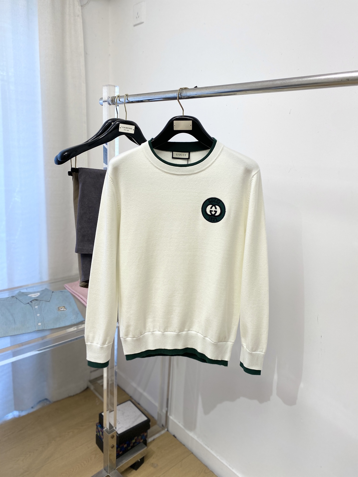 NO:624323,Gucci, 2025 new wool sweater has a delicate and soft feel, which can be directly in contact with the skin, allowing the warm yarn to change into a delicate texture. The top-notch craftsmanship is very distinctive and colorful, and the style is simple, elegant and exquisite. The three-dimensional tailoring design makes the entire sweater upper body full of youthful vitality and vitality. It is recommended to be a must-have for autumn and winter. Sizes M-3XL, sweaters, alexander wang19860909古奇、2025新品羊毛衣 具有手感细腻柔软,可直接与肌肤接触,让暖心的纱线变化出细腻的质感,顶级工艺极具特色出彩,款式简约大方精美 立体剪裁的版型设计,让整款毛衣上身尽显青春活力和朝气,推荐款秋冬季穿搭必备.尺码M-3XL,,sweaters,alexander wang,Men's clothing