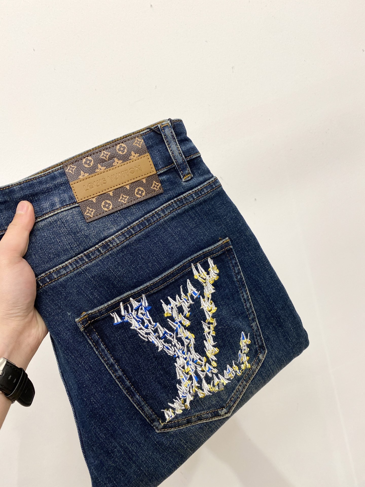 LV、2025最新品，专柜同步有售，原单狠货，水洗休闲牛仔裤，进口原版水洗弹力面料，舒适有弹性，原版五金