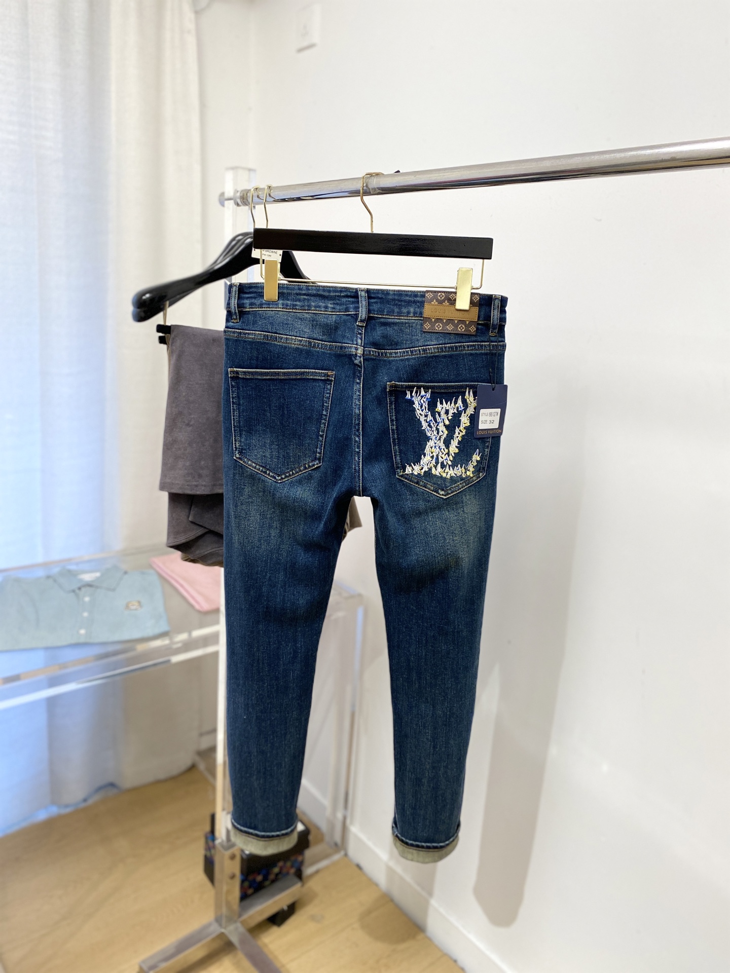 LV、2025最新品，专柜同步有售，原单狠货，水洗休闲牛仔裤，进口原版水洗弹力面料，舒适有弹性，原版五金