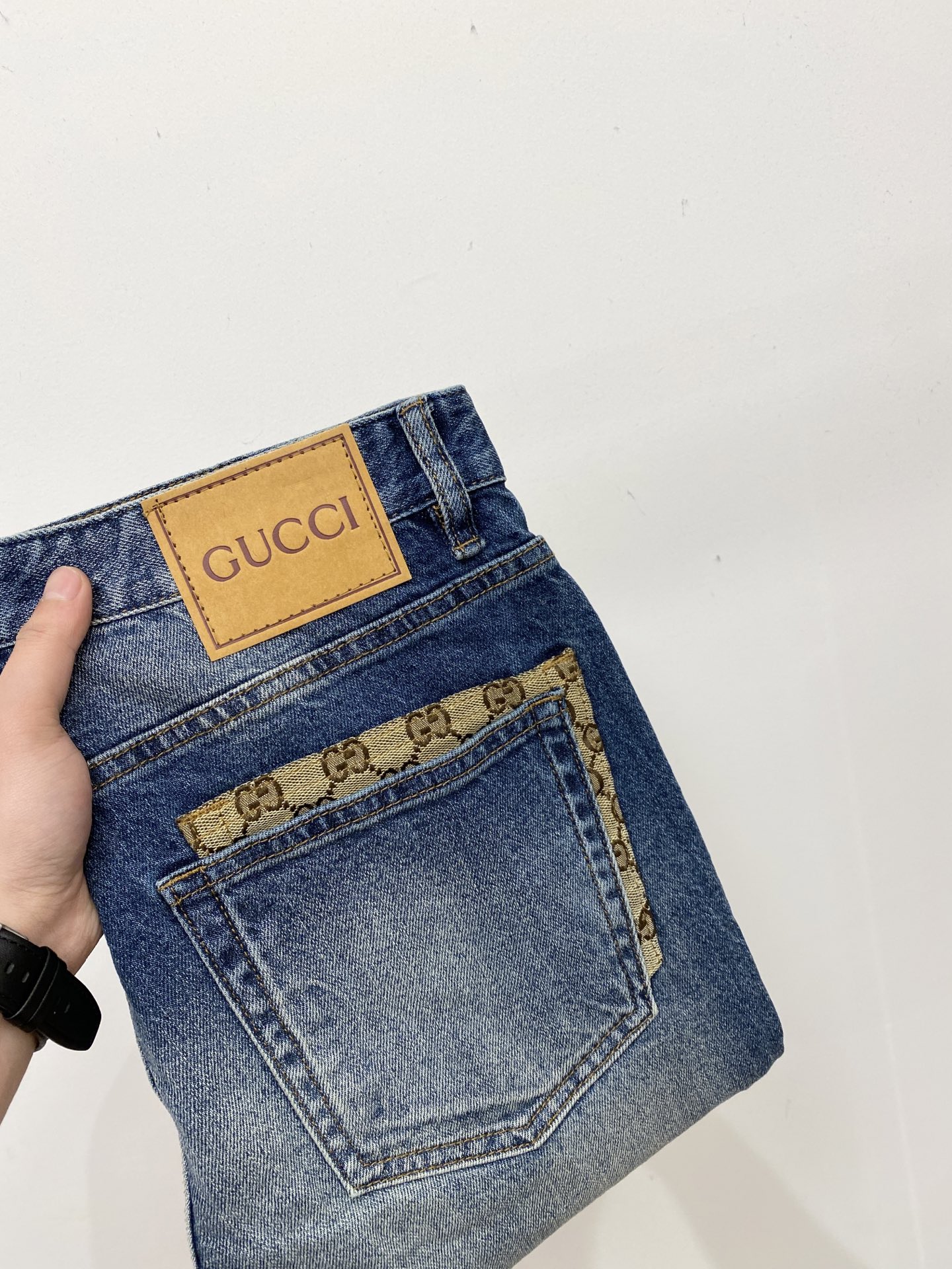 NO:627244,Gucci, 2025 latest products, available at counters simultaneously, original goods, washed casual jeans, imported original washed stretch fabrics, comfortable and elastic, original hardware accessories decorated with logo, super correct shape, extremely high grade, counter quality, fashionable and stylish upper body, code number 29-40,, jeans, alexander wang19860909古奇、2025最新品,专柜同步有售,原单狠货,水洗休闲牛仔裤,进口原版水洗弹力面料,舒适有弹性,原版五金辅料装饰logo,版型超正,档次极高,专柜品质,上身时尚有型,码数29-40,,jeans,alexander wang,Men's clothing