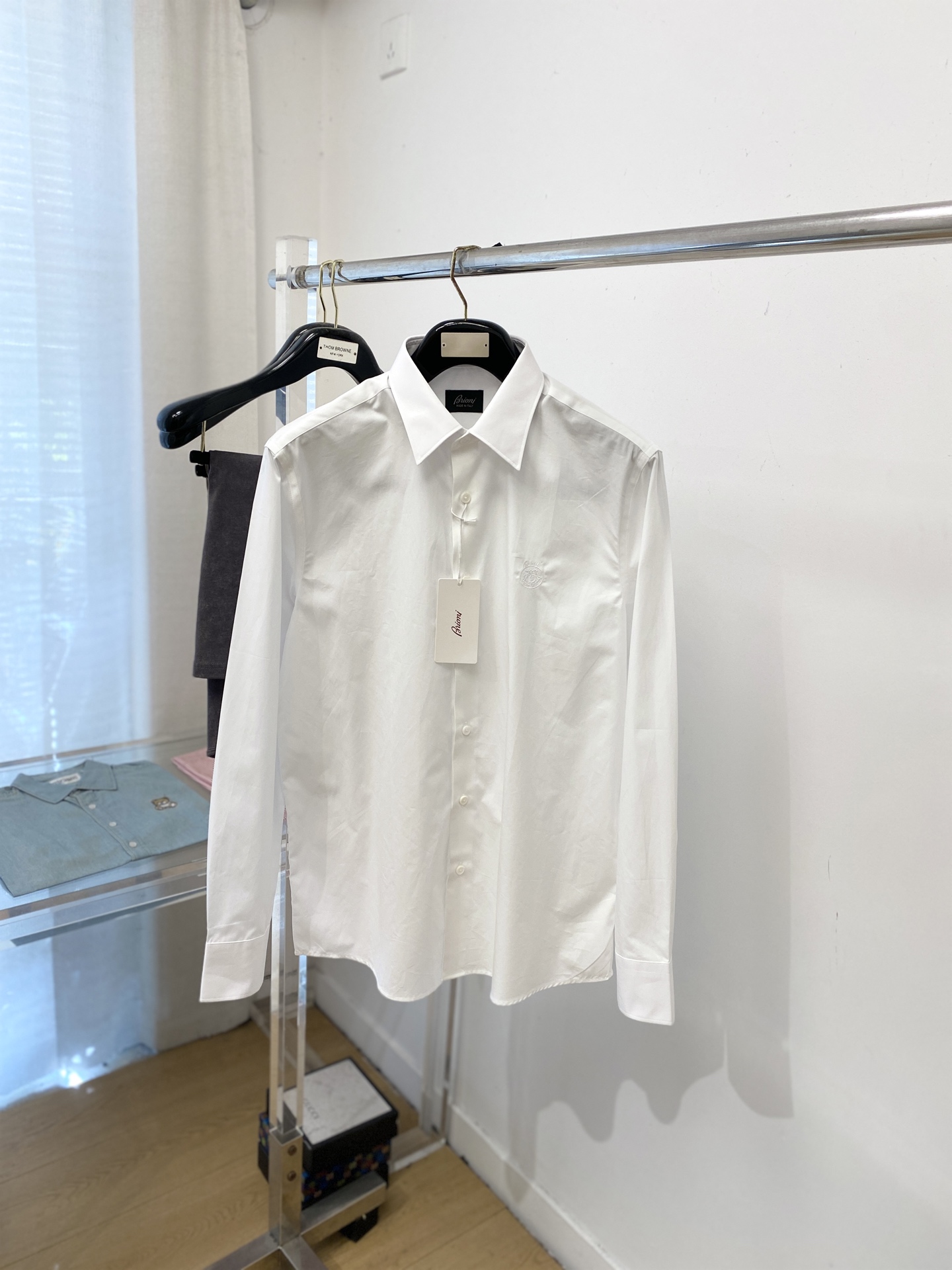 NO:624363,Buomi fashion brand, 2025 new shirts, fashionable and handsome, simple and versatile, customized original fabric, not only crisp and trendy silhouette, but also comfortable to wear, more delicate yarn weaving, size S-XXL,, shirts, alexander wang19860909Buomi 时尚潮牌、2025新品衬衫,时尚帅气,简约百搭款,定制原版面料,不仅挺括,保持潮流的廓形,又穿着舒适,纱织更细腻,码数S-XXL,,shirts,alexander wang,Men's clothing