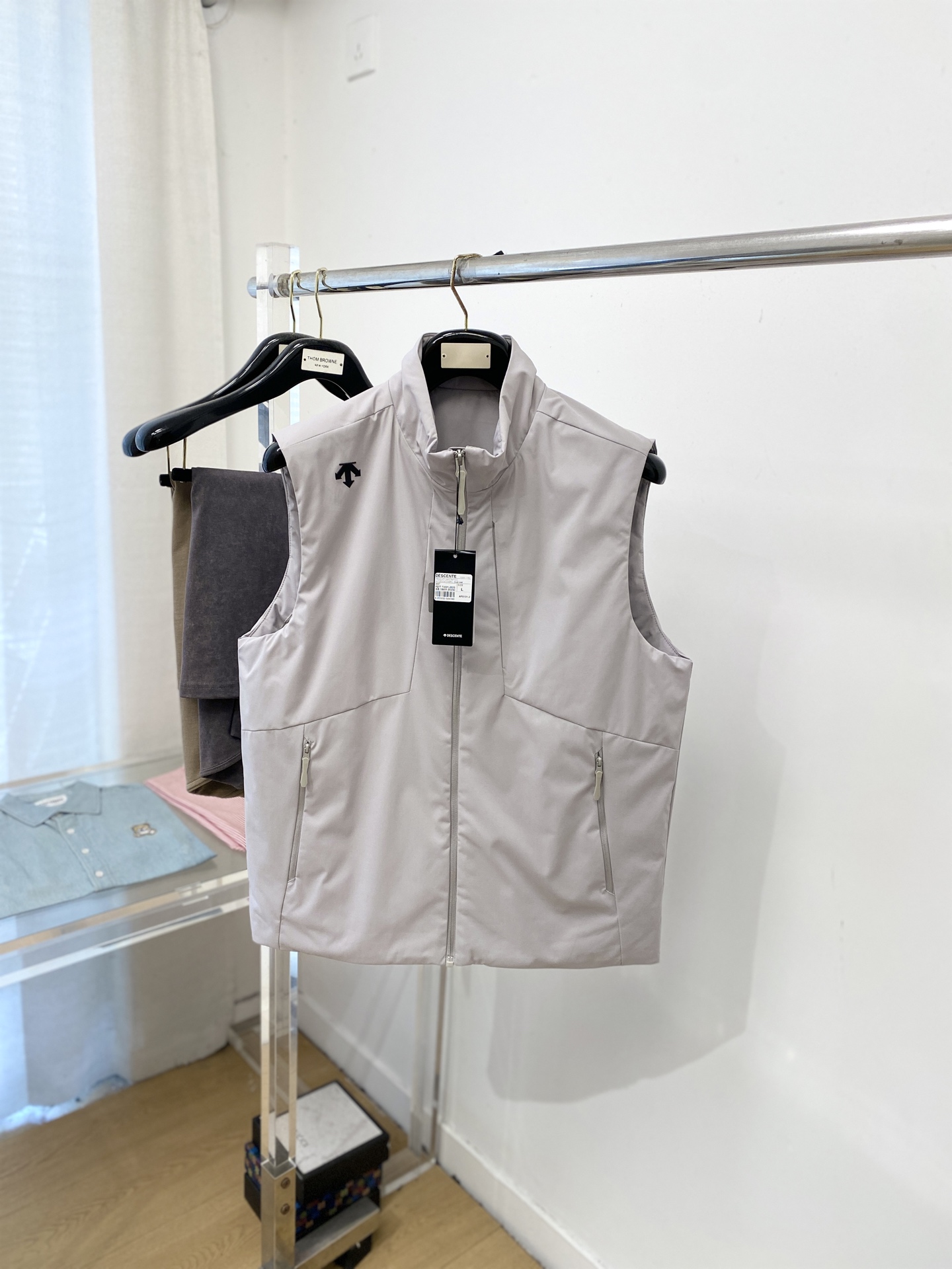 NO:624377,DESCENTE, 2025 new velvet jacket, fashionable and handsome, simple and versatile, top-notch printed logo on the shoulder, customized original fabric, not only crisp and trendy silhouette, but also comfortable to wear, more delicate yarn, code size M-3XL,,jackets & coats,jackets & coats,alexander wang19860909DESCENTE迪桑特、2025新品加绒夹克外套,时尚帅气,简约百搭款,肩部顶级印胶图案logo,定制原版面料,不仅挺括,保持潮流的廓形,又穿着舒适,纱织更细腻,码数M-3XL,,jackets & coats,jackets & coats,alexander wang,Men's clothing