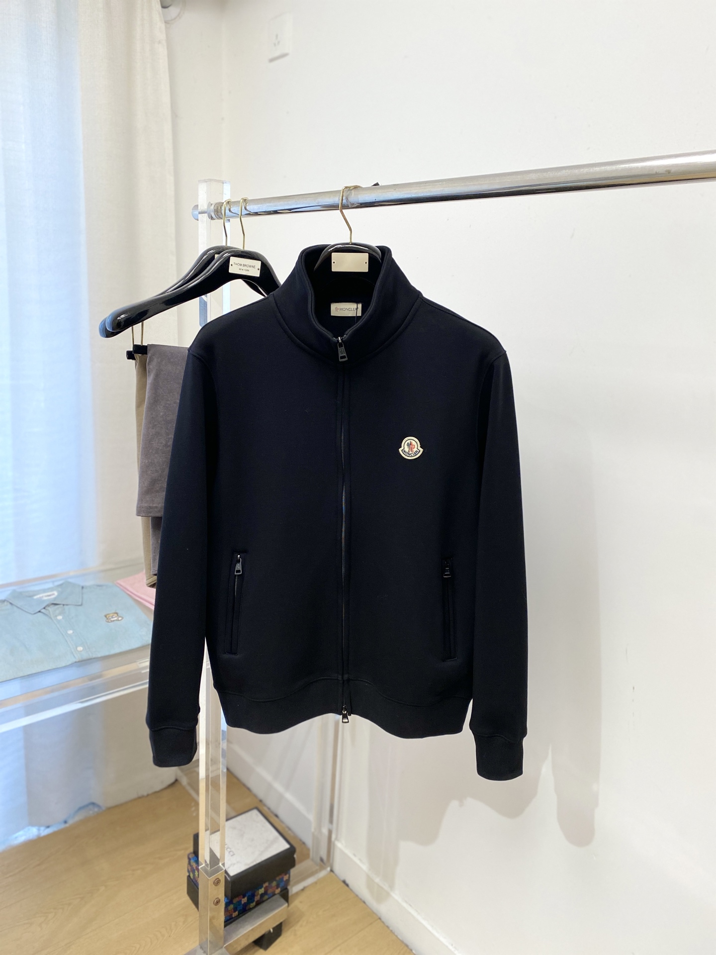 NO:624355,Meng Mouth, 2025 new sweatshirt jacket, handsome and fashionable, embroidered logo pattern on the chest, simple and versatile. The fabric cotton is not only crisp and maintains the trendy silhouette, but also comfortable to wear, and the yarn is more delicate. Size M-2XL, Moncler, hoodie, sweatshirts, jackets & coats, alexander wang19860909蒙口、2025新品卫衣外套,帅气时尚,胸前刺绣装饰图案logo,简约百搭款.面料棉 不仅挺括,保持潮流的廓形,又穿着舒适,纱织更细腻,码数M-2XL,,Moncler,hoodie,sweatshirts,jackets & coats,alexander wang,Men's clothing