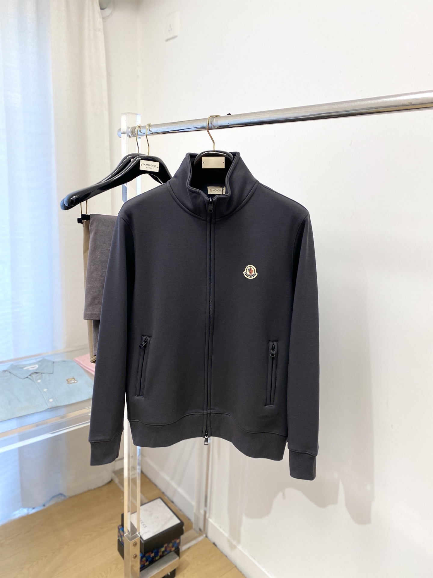 NO:654096,Meng Mouth, 2025 new sweatshirt jacket, handsome and fashionable, embroidered logo pattern on the chest, simple and versatile. The fabric cotton is not only crisp and maintains the trendy silhouette, but also comfortable to wear, and the yarn is more delicate. Size M-2XL, Moncler, hoodie, sweatshirts, jackets & coats, alexander wang19860909蒙口、2025新品卫衣外套,帅气时尚,胸前刺绣装饰图案logo,简约百搭款.面料棉 不仅挺括,保持潮流的廓形,又穿着舒适,纱织更细腻,码数M-2XL,,Moncler,hoodie,sweatshirts,jackets & coats,alexander wang,Men's clothing