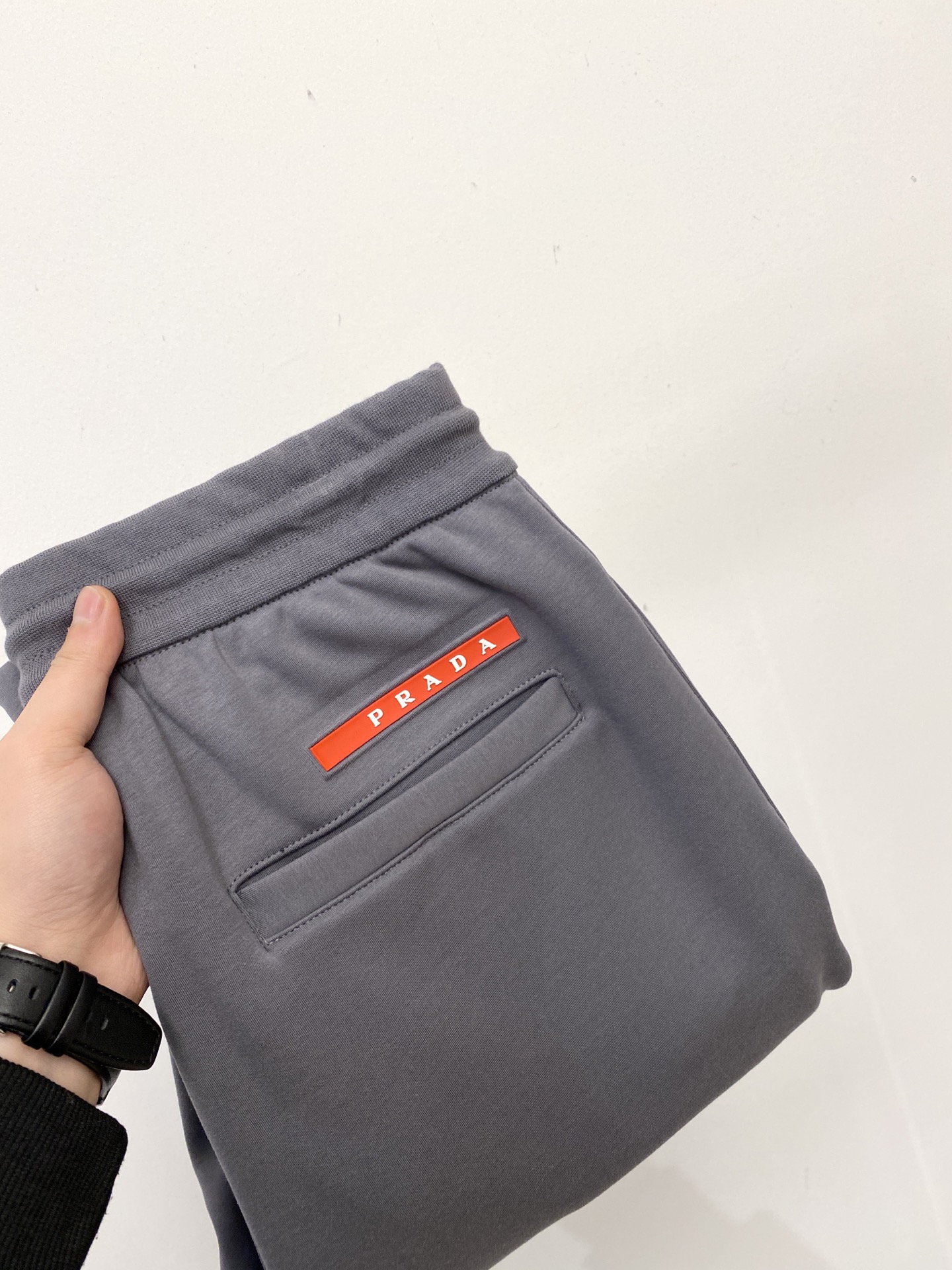 NO:624341,Prada, 2025 popular casual pants, high elasticity, slimming, simple and versatile, popular style, fine workmanship, every stitch can be seen attentiveness, favorite of many celebrities and Internet celebrities, elongating body proportions!  Slightly elastic ^_^Comfortable fabric Details Body size M-2XL, prada, alexander wang19860909普拉达、2025爆款休闲裤 高弹显瘦必爆简约百搭爆款,做工精细,每一针都看得到用心,超多明星网红最爱 拉长身材比例哦！微弹 ^_^舒适面料 细节体码数M-2XL,,prada,alexander wang,Men's clothing