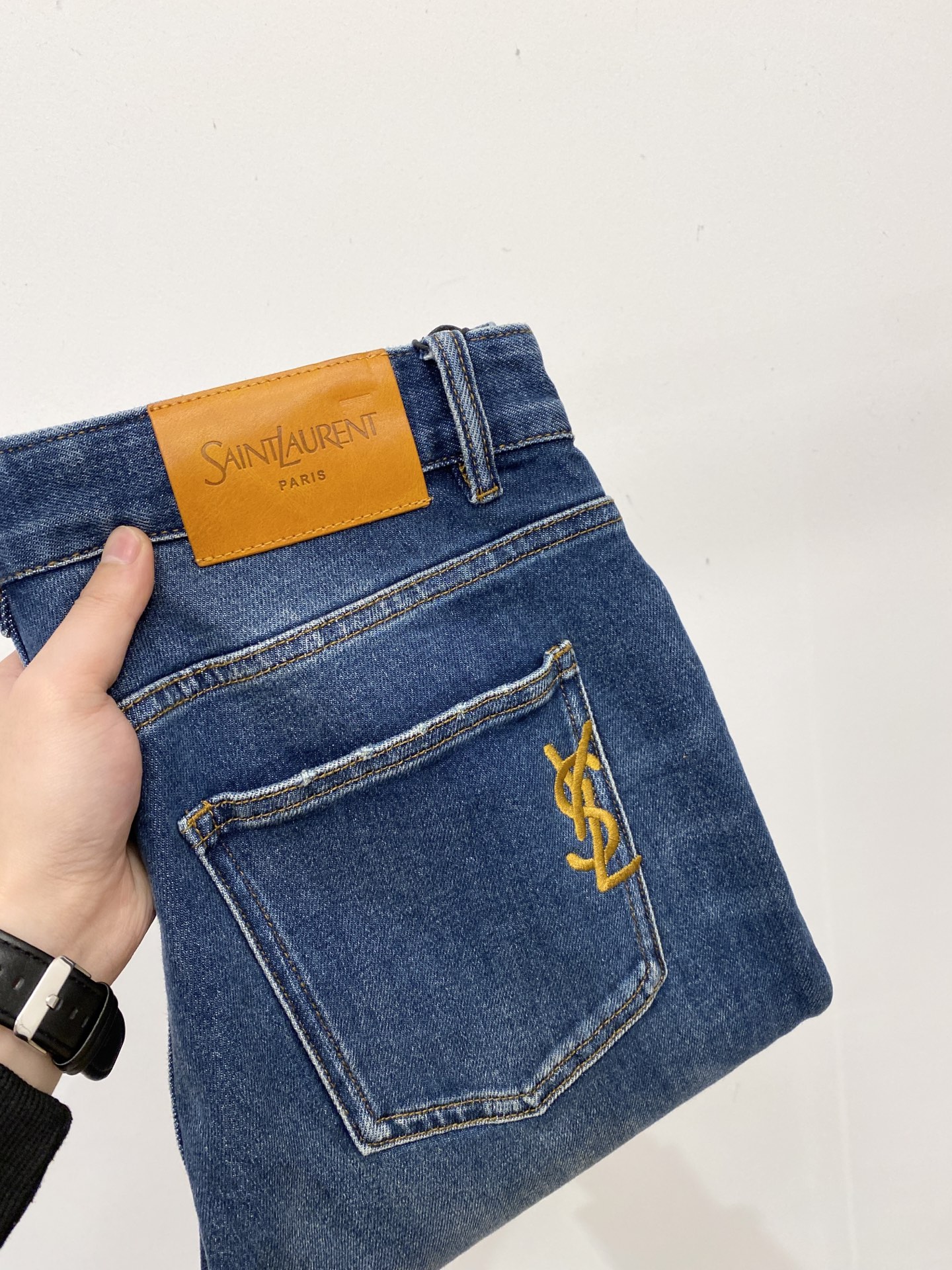 NO:624345,YSL Saint Laurent, 2025 latest products, available at counters simultaneously, original goods, washed casual jeans, imported original washed stretch fabrics, comfortable and elastic, original hardware accessories decorated with logo, super correct version, extremely high grade, counter quality, fashionable and stylish upper body, code number 29-36,, saint laurent, saint laurent, jeans, alexander wang19860909YSL 圣罗兰、 2025最新品,专柜同步有售,原单狠货,水洗休闲牛仔裤,进口原版水洗弹力面料,舒适有弹性,原版五金辅料装饰logo,版型超正,档次极高,专柜品质,上身时尚有型,码数29-36,,saint laurent,saint laurent,jeans,alexander wang,Men's clothing