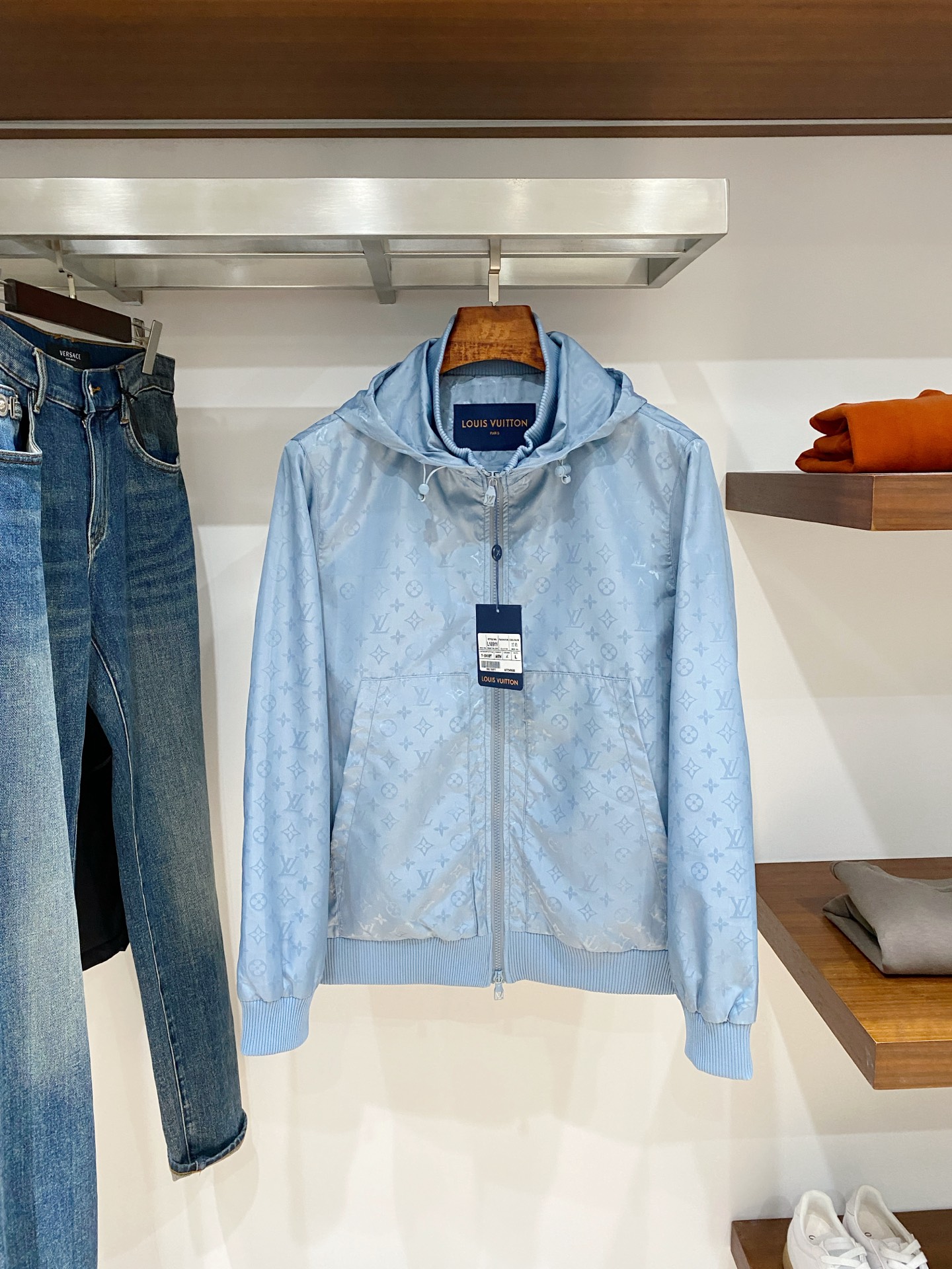 NO:624415,Louis Vuitton, 2025 new jackets, fashionable and handsome, simple and versatile, top-notch digitally positioned custom-woven pattern letter logo, customized original fabric, not only stiff, maintaining the trendy silhouette, but also comfortable to wear, the yarn is more delicate, size M-3XL, buy now,, louis vuitton, jackets & coats, jackets & coats, alexander wang19860909路易威登、2025新品夹克外套,时尚帅气,简约百搭款,顶级数码定位定织图案字母logo,定制原版面料,不仅挺括,保持潮流的廓形,又穿着舒适,纱织更细腻,码数M-3XL 立即抢购,,louis vuitton,jackets & coats,jackets & coats,alexander wang,Men's clothing