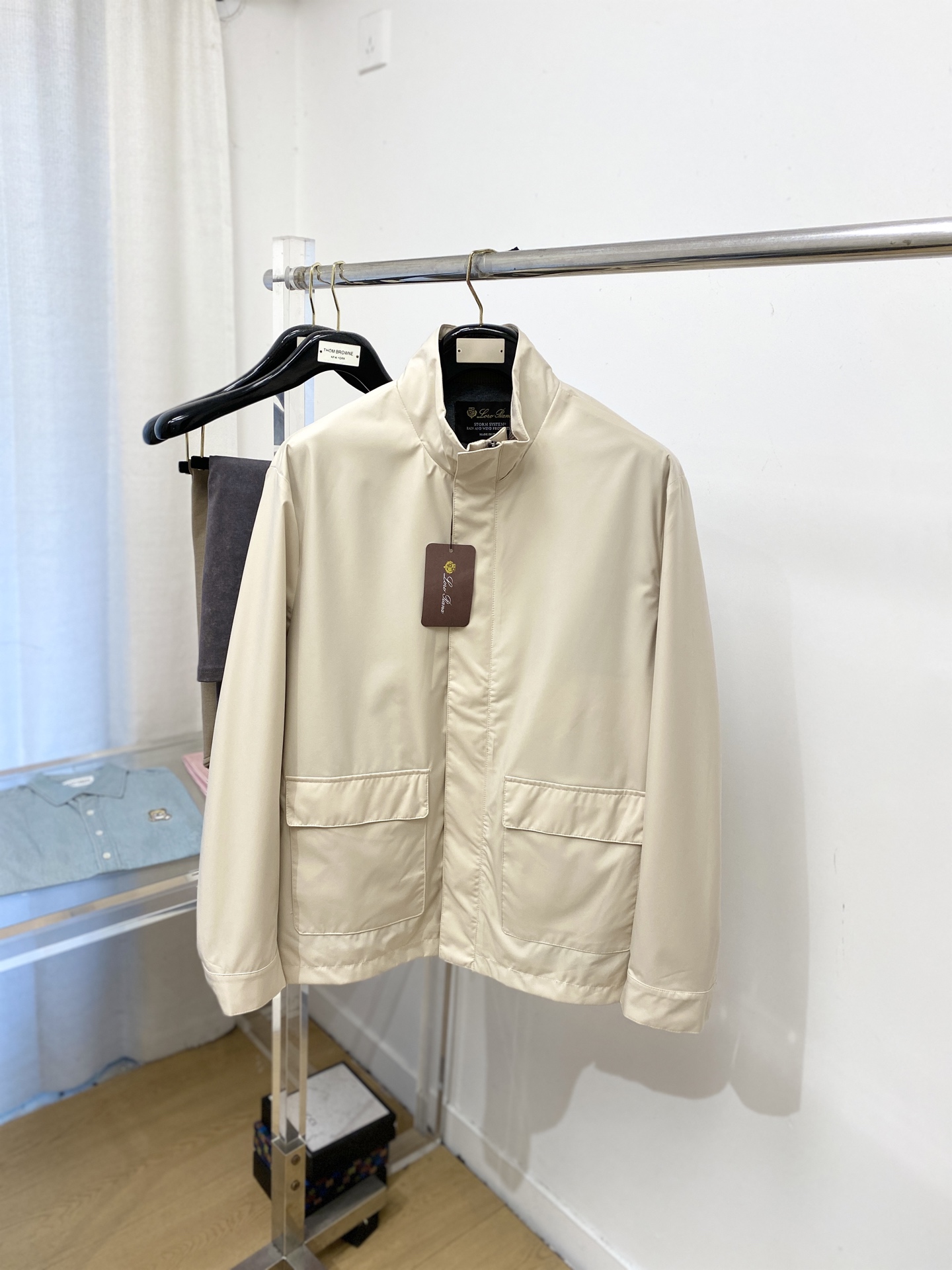 NO:627278,LP, 2025 new jackets, fashionable and handsome, simple and versatile, original hardware logo, customized original fabrics, not only crisp and trendy silhouette, but also comfortable to wear, more delicate yarn weaving, size M-3XL,,loro piana,jackets & coats,jackets & coats,alexander wang19860909LP、2025新品夹克外套,时尚帅气,简约百搭款,原版五金辅料logo,定制原版面料,不仅挺括,保持潮流的廓形,又穿着舒适,纱织更细腻,码数M-3XL,,loro piana,jackets & coats,jackets & coats,alexander wang,Men's clothing