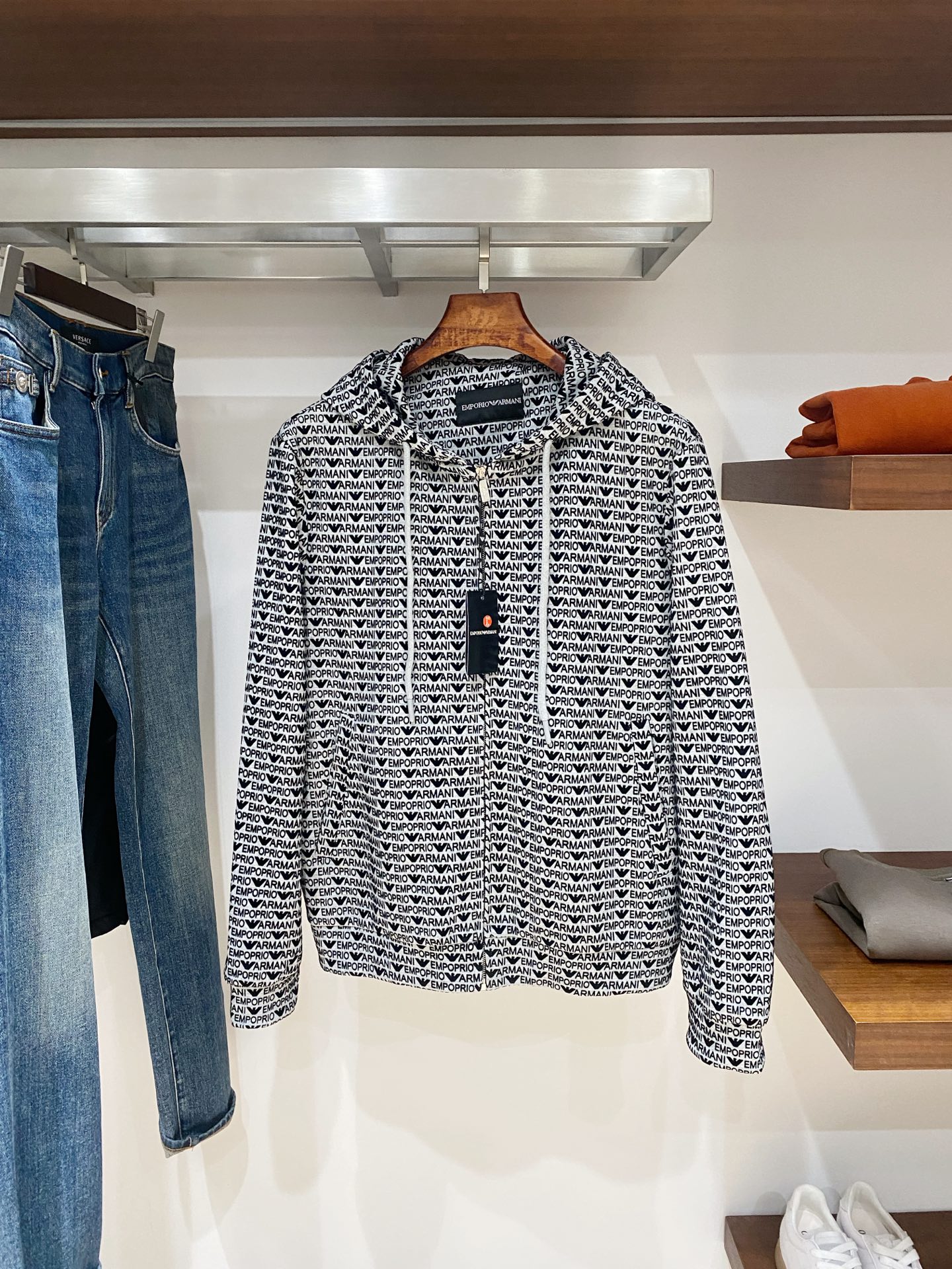 NO:627322,Armani, 2025 new jacket jacket, fashionable and handsome, simple and versatile, top digital positioning custom-woven pattern letter logo, customized original fabric, not only crisp and trendy silhouette, but also comfortable to wear, more delicate yarn weaving, size M-3XL, buy now,,armani,jackets & coats,jackets & coats,alexander wang19860909阿玛尼、2025新品夹克外套,时尚帅气,简约百搭款,顶级数码定位定织图案字母logo,定制原版面料,不仅挺括,保持潮流的廓形,又穿着舒适,纱织更细腻,码数M-3XL 立即抢购,,armani,jackets & coats,jackets & coats,alexander wang,Men's clothing