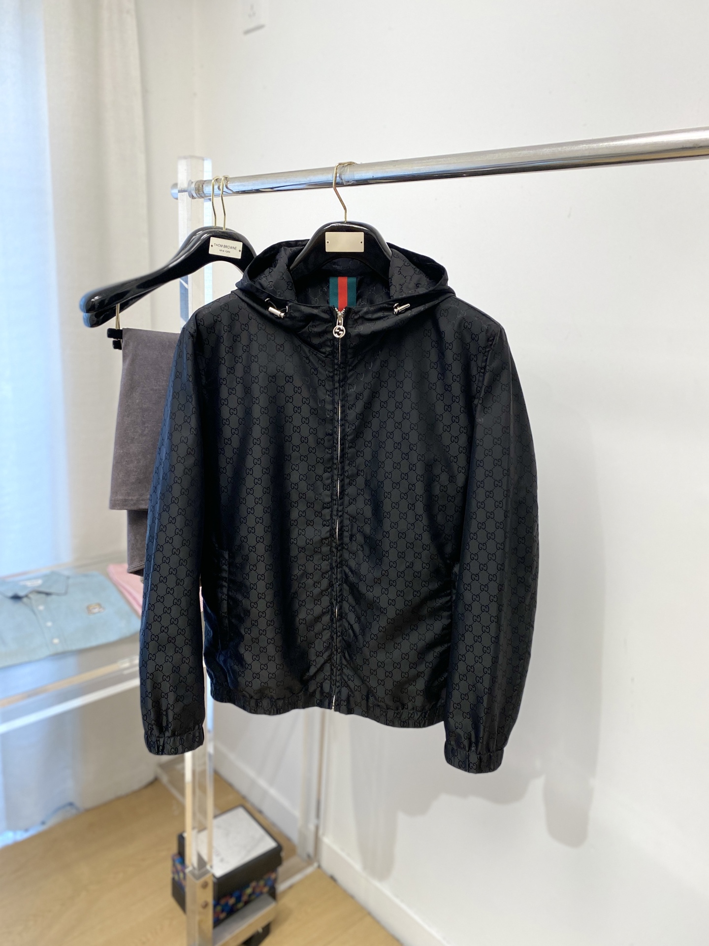 NO:644025,Gucci, 2025 new jackets, fashionable and handsome, simple and versatile, top-notch digitally positioned custom-woven letter logo, customized original fabric, not only crisp and trendy silhouette, but also comfortable to wear, more delicate yarn weaving, size M-3XL,,jackets & coats,jackets & coats,alexander wang19860909古奇、2025新品夹克外套,时尚帅气,简约百搭款,顶级数码定位定织字母logo,定制原版面料,不仅挺括,保持潮流的廓形,又穿着舒适,纱织更细腻,码数M-3XL,,jackets & coats,jackets & coats,alexander wang,Men's clothing