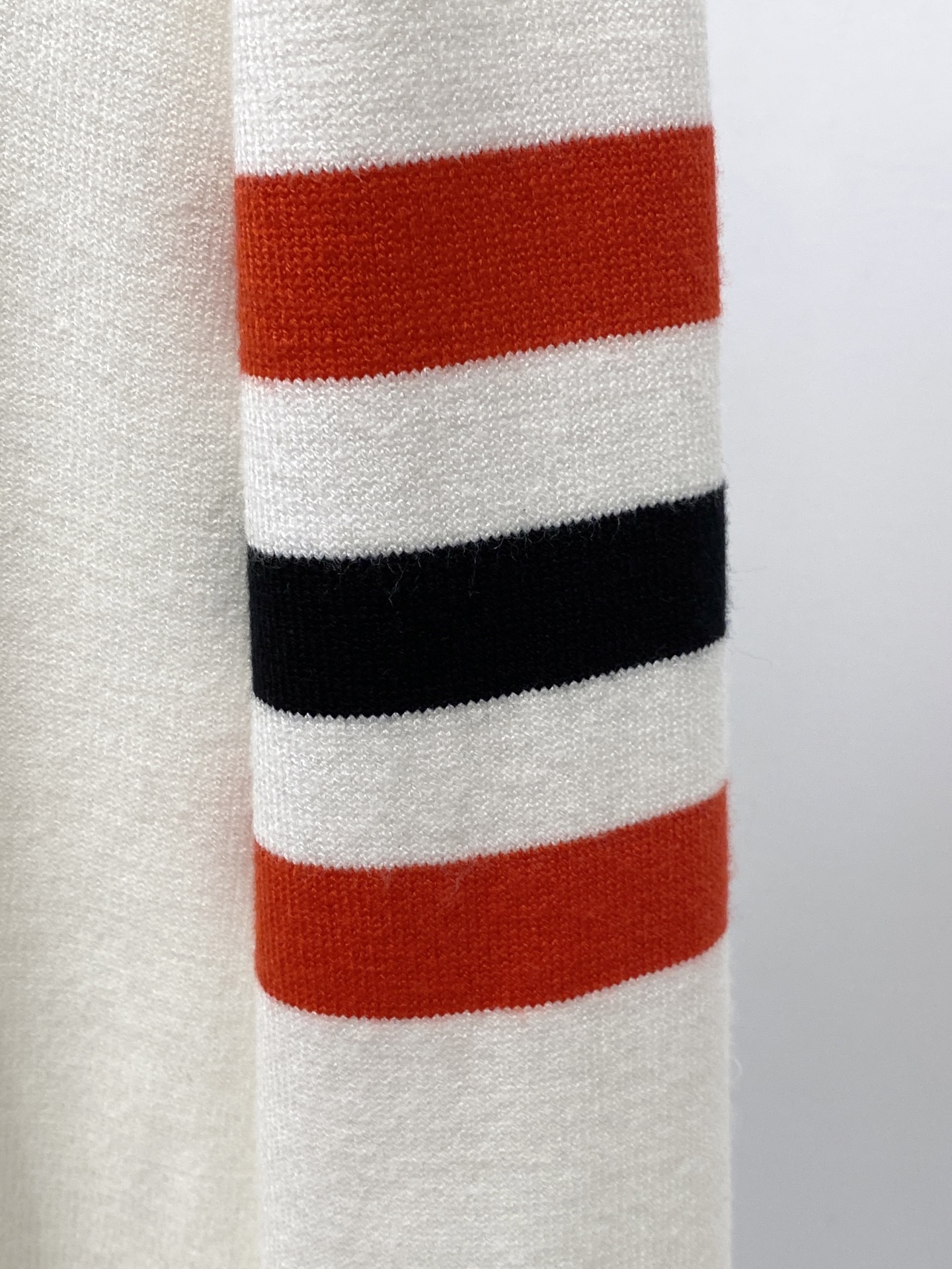 古奇、2025新品羊毛衣 具有手感细腻柔软，可直接与肌肤接触，让暖心的纱线变化出细腻的质感，顶级工艺极具