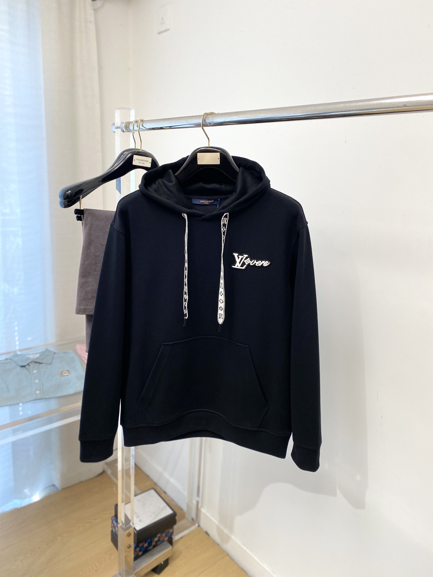 NO:644044,Louis Vuitton, 2025 new sweatshirt, handsome and fashionable, with exquisite embroidered letter logo on the chest, simple and versatile. The fabric cotton is not only crisp and maintains the trendy silhouette, but also comfortable to wear, and the yarn is more delicate. Size M-3XL,, louis vuitton, hoodie, sweatshirts, alexander wang19860909路易威登、2025新品卫衣,帅气时尚,胸前精致刺绣字母logo,简约百搭款.面料棉 不仅挺括,保持潮流的廓形,又穿着舒适,纱织更细腻,码数M-3XL,,louis vuitton,hoodie,sweatshirts,alexander wang,Men's clothing