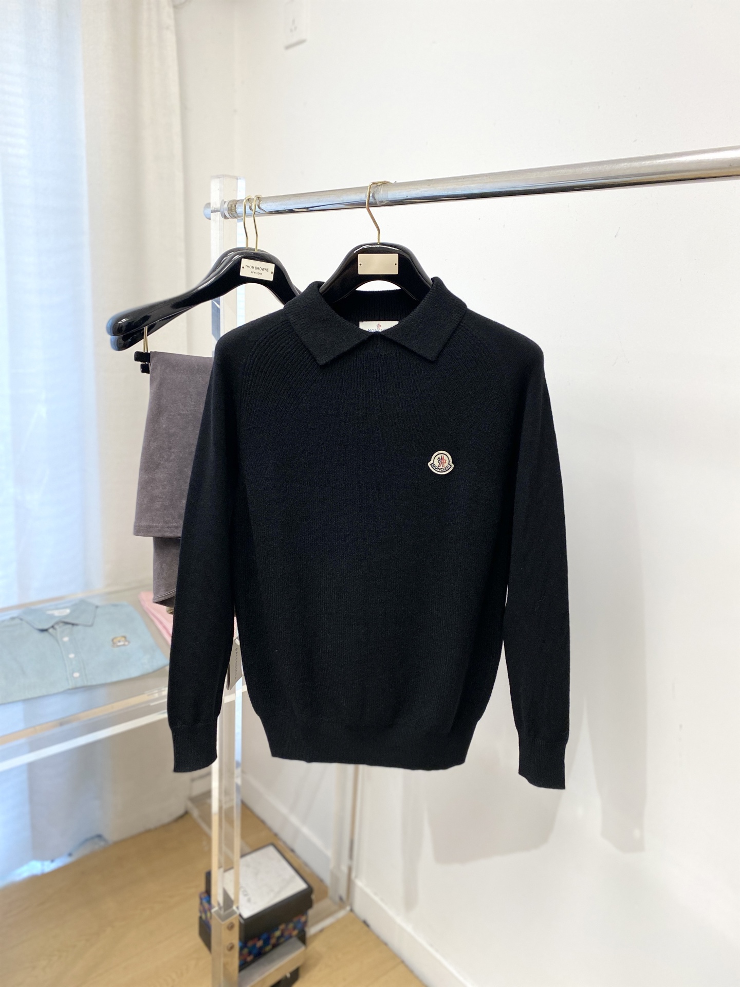 NO:644058,Meng Mouth, 2025 new wool sweater has a delicate and soft feel, which can be directly in contact with the skin, allowing the warm yarn to change into a delicate texture. The top-notch craftsmanship is very distinctive and colorful, and the style is simple, elegant and exquisite. The three-dimensional tailoring design makes the entire sweater upper body full of youthful vitality and vitality. It is recommended to be a must-have for autumn and winter. Sizes M-3XL, Moncler, sweaters, alexander wang19860909蒙口、2025新品羊毛衣 具有手感细腻柔软,可直接与肌肤接触,让暖心的纱线变化出细腻的质感,顶级工艺极具特色出彩,款式简约大方精美 立体剪裁的版型设计,让整款毛衣上身尽显青春活力和朝气,推荐款秋冬季穿搭必备.尺码M-3XL,,Moncler,sweaters,alexander wang,Men's clothing