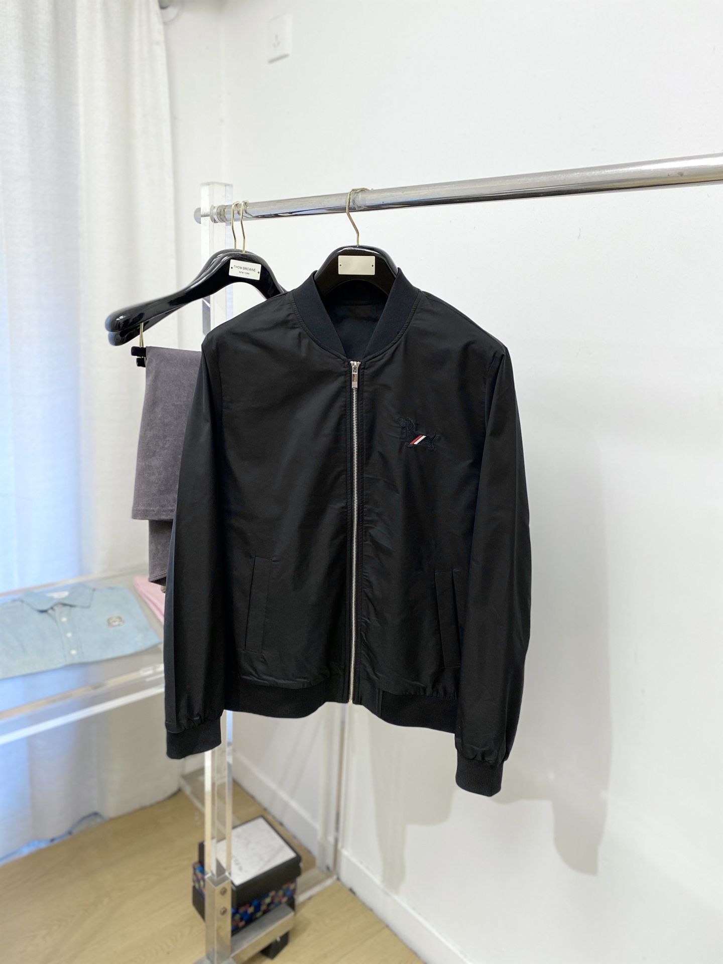 NO:644065,TB, 2025 new jacket jacket, fashionable and handsome, simple and versatile, exquisite embroidered logo on the chest, customized original fabric, not only crisp and trendy silhouette, but also comfortable to wear, more delicate yarn weaving, size M-3XL,,jackets & coats,jackets & coats,alexander wang19860909TB、2025新品夹克外套,时尚帅气,简约百搭款,胸前精致刺绣图案logo,定制原版面料,不仅挺括,保持潮流的廓形,又穿着舒适,纱织更细腻,码数M-3XL,,jackets & coats,jackets & coats,alexander wang,Men's clothing