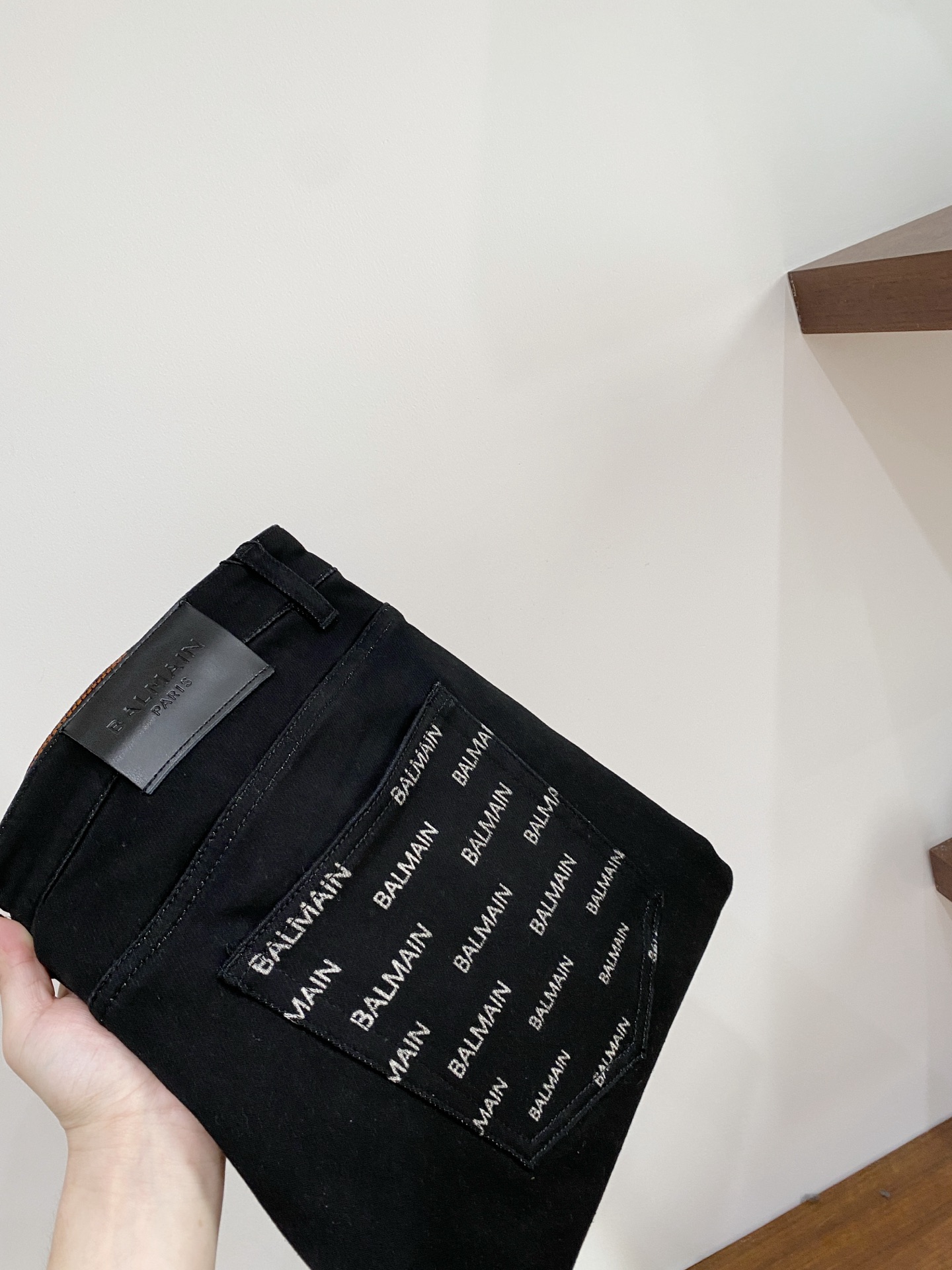 NO:651340,BALMAIN Balmain, 2025 latest products, available at counters at the same time, original goods, washed casual jeans, imported original washed stretch fabrics, comfortable and elastic, original hardware accessories decorated with logo, super correct version, extremely high grade, counter quality, fashionable upper body, size 29-40, buy now, balmain, balmain, jeans, alexander wang19860909BALMAIN 巴尔曼、2025最新品,专柜同步有售,原单狠货,水洗休闲牛仔裤,进口原版水洗弹力面料,舒适有弹性,原版五金辅料装饰logo,版型超正,档次极高,专柜品质,上身时尚有型,码数29-40 立即抢购,,balmain,balmain,jeans,alexander wang,Men's clothing