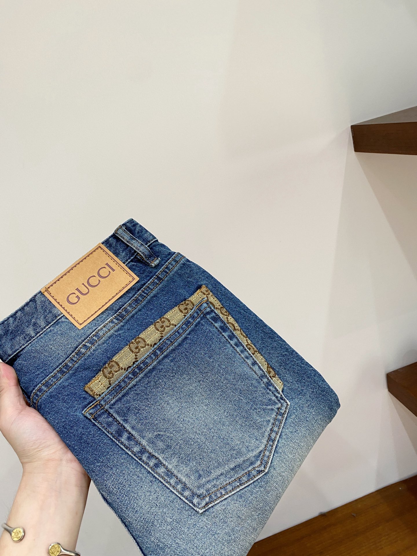 NO:651347,Gucci, 2025 latest products, available at counters at the same time, original goods, washed casual jeans, imported original washed stretch fabrics, comfortable and elastic, original hardware accessories decorated with logo, super correct version, extremely high grade, counter quality, fashionable upper body, size 29-40, buy now, jeans, alexander wang19860909古奇、2025最新品,专柜同步有售,原单狠货,水洗休闲牛仔裤,进口原版水洗弹力面料,舒适有弹性,原版五金辅料装饰logo,版型超正,档次极高,专柜品质,上身时尚有型,码数29-40 立即抢购,,jeans,alexander wang,Men's clothing