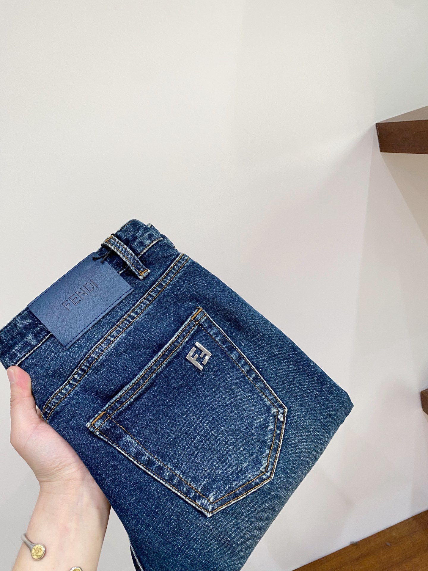 NO:692481,Fendi, 2025 latest products, available at counters at the same time, original goods, washed casual jeans, imported original washed stretch fabrics, comfortable and elastic, original hardware accessories decorated with logo, super correct version, extremely high grade, counter quality, fashionable upper body, size 29-36, buy now, fendi, jeans,19860909芬迪、 2025最新品,专柜同步有售,原单狠货,水洗休闲牛仔裤,进口原版水洗弹力面料,舒适有弹性,原版五金辅料装饰logo,版型超正,档次极高,专柜品质,上身时尚有型,码数29-36 立即抢购,,fendi,jeans,,Men's clothing