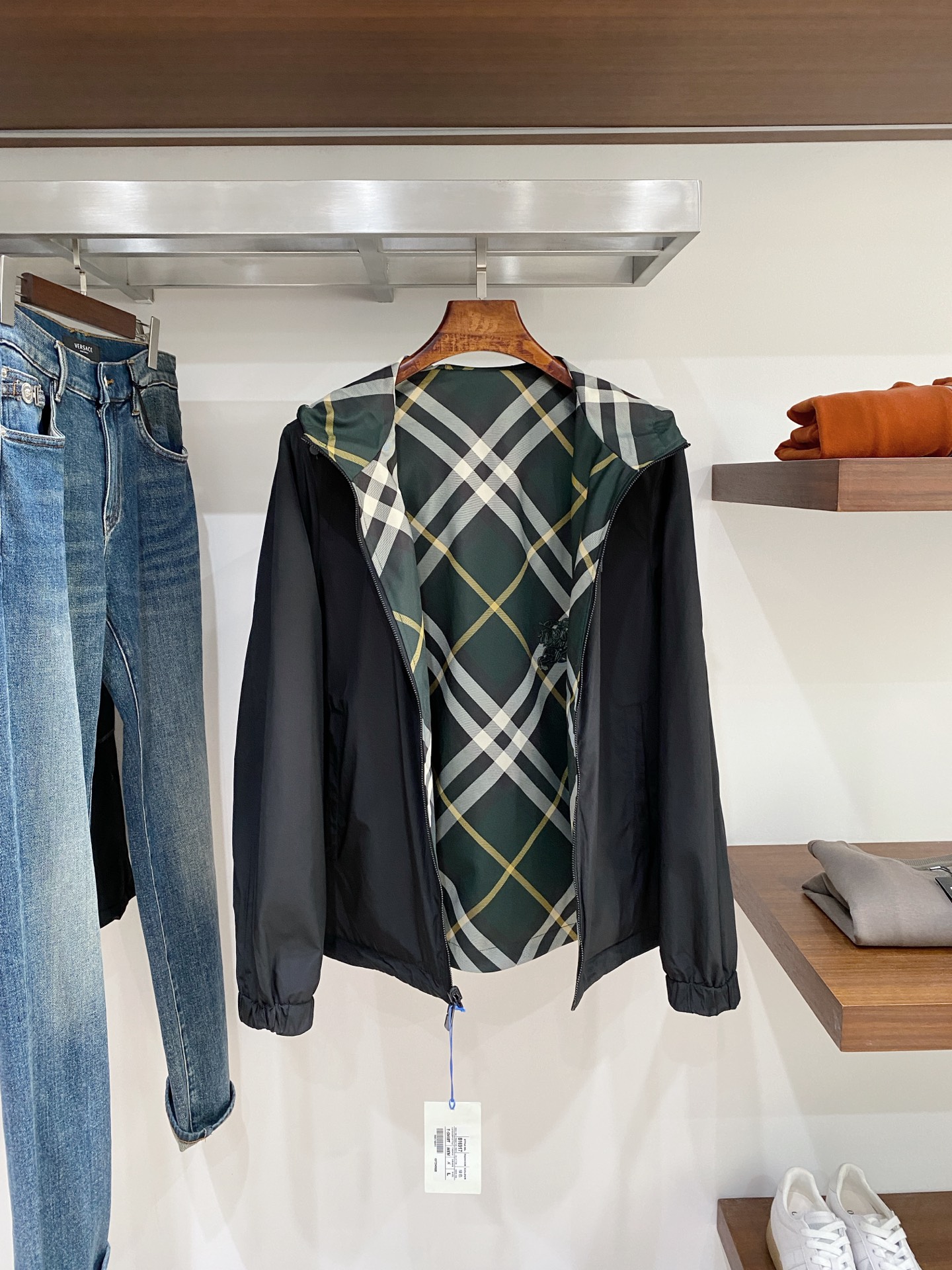 巴宝莉、2025新品双面穿夹克外套，时尚帅气，简约百搭款，经典巴宝莉格纹logo，定制原版面料，不仅挺括