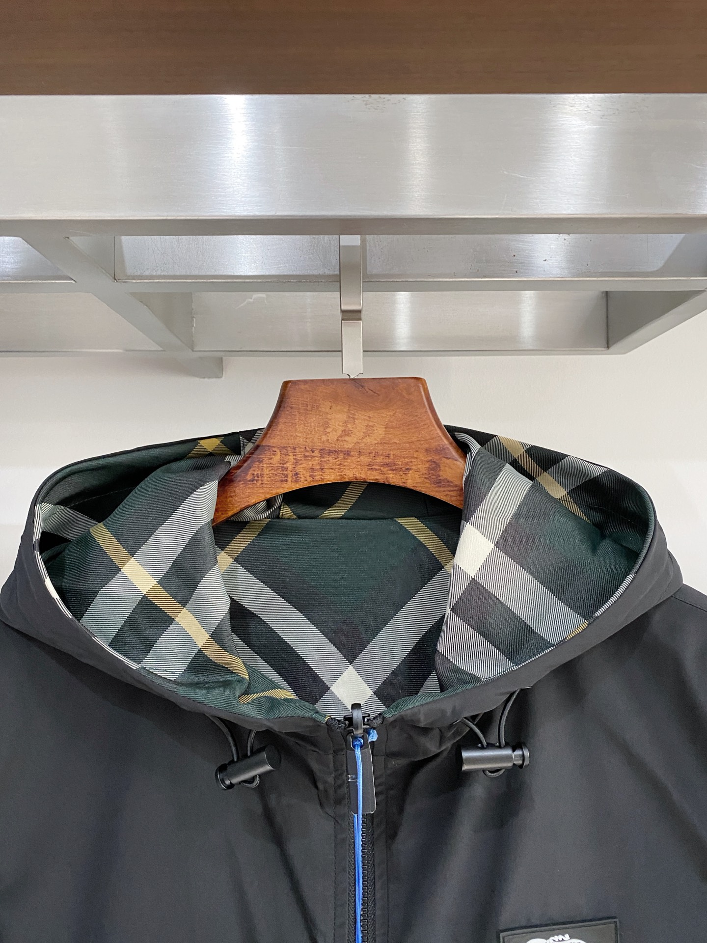 巴宝莉、2025新品双面穿夹克外套，时尚帅气，简约百搭款，经典巴宝莉格纹logo，定制原版面料，不仅挺括