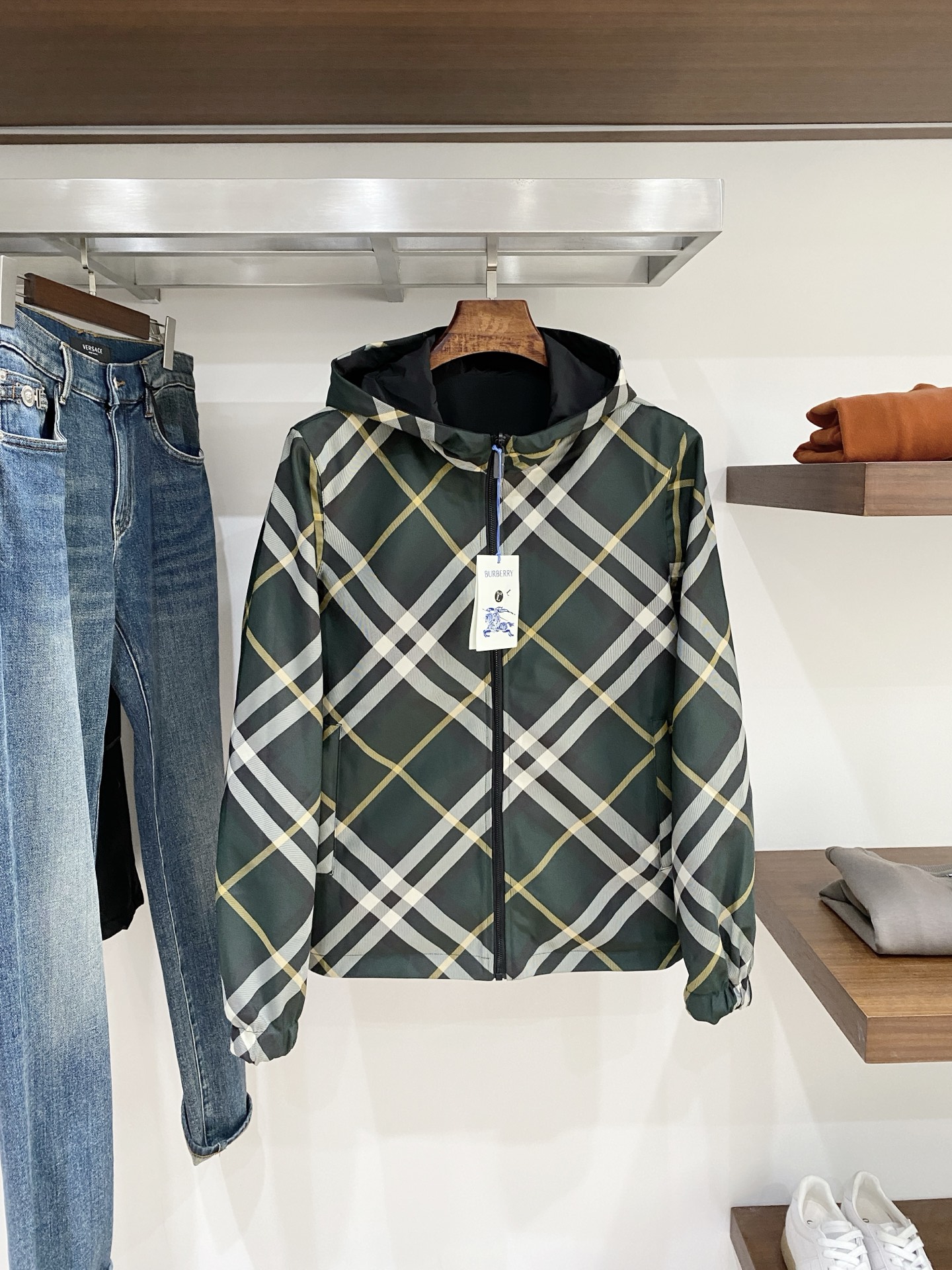 巴宝莉、2025新品双面穿夹克外套，时尚帅气，简约百搭款，经典巴宝莉格纹logo，定制原版面料，不仅挺括