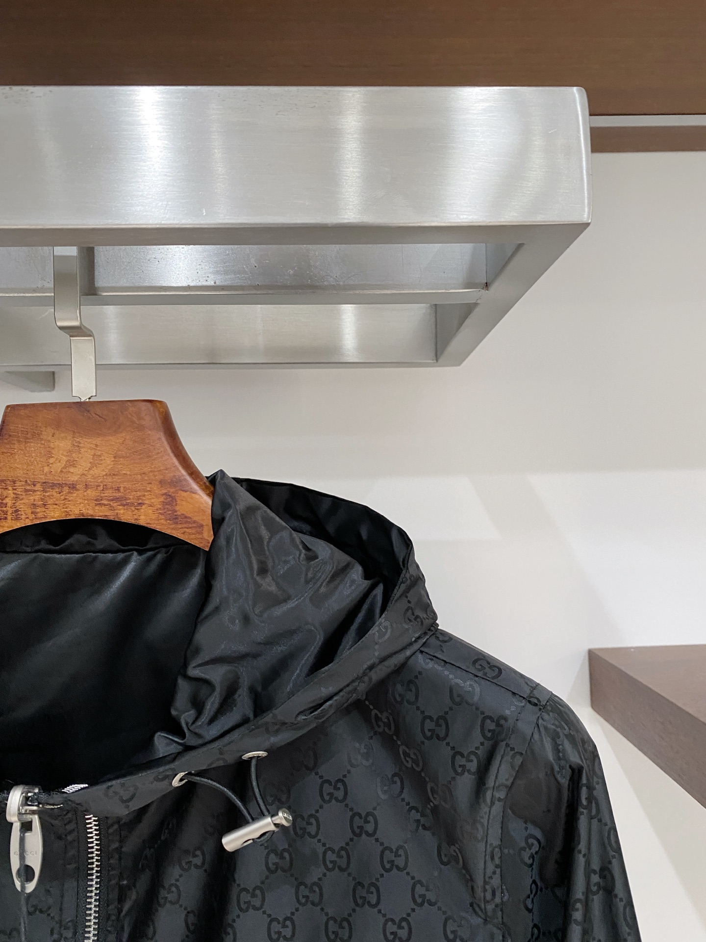 古奇、2025新品双面穿夹克外套，时尚帅气，简约百搭款，胸前精致刺绣字母logo，定制原版面料，不仅挺括