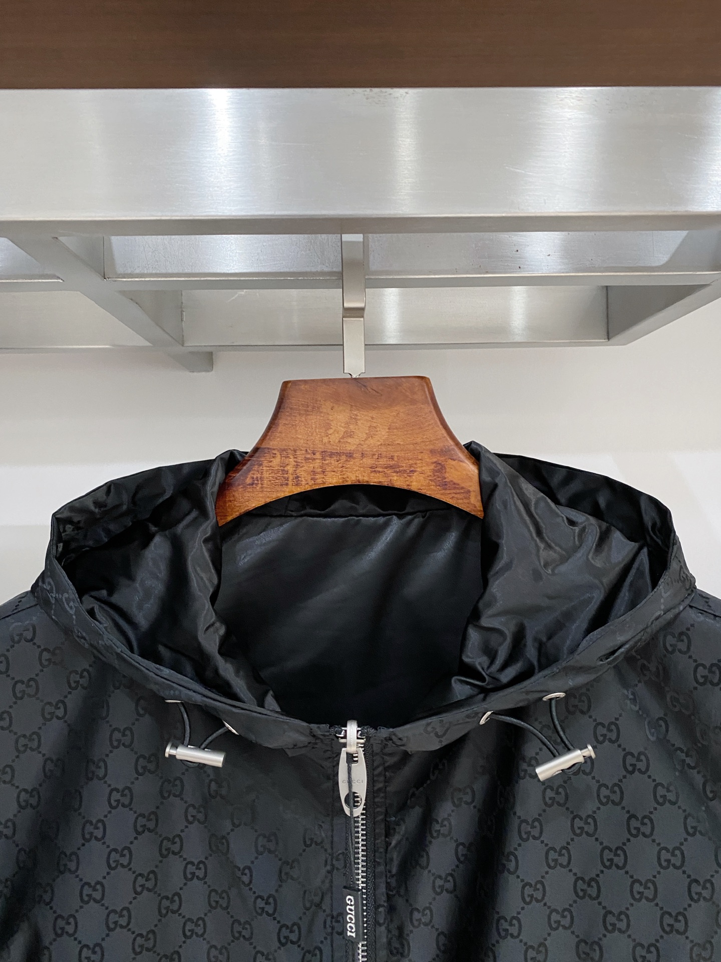 古奇、2025新品双面穿夹克外套，时尚帅气，简约百搭款，胸前精致刺绣字母logo，定制原版面料，不仅挺括