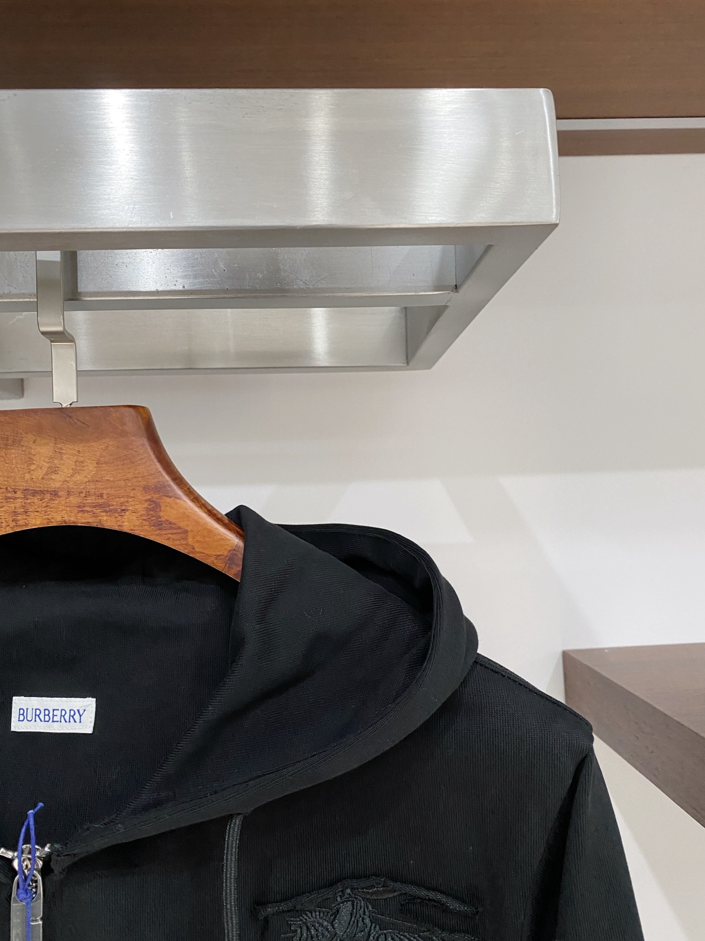 巴宝莉、2025新品卫衣外套，时尚帅气，简约百搭款，胸前精致刺绣图案logo，定制原版面料，不仅挺括，保