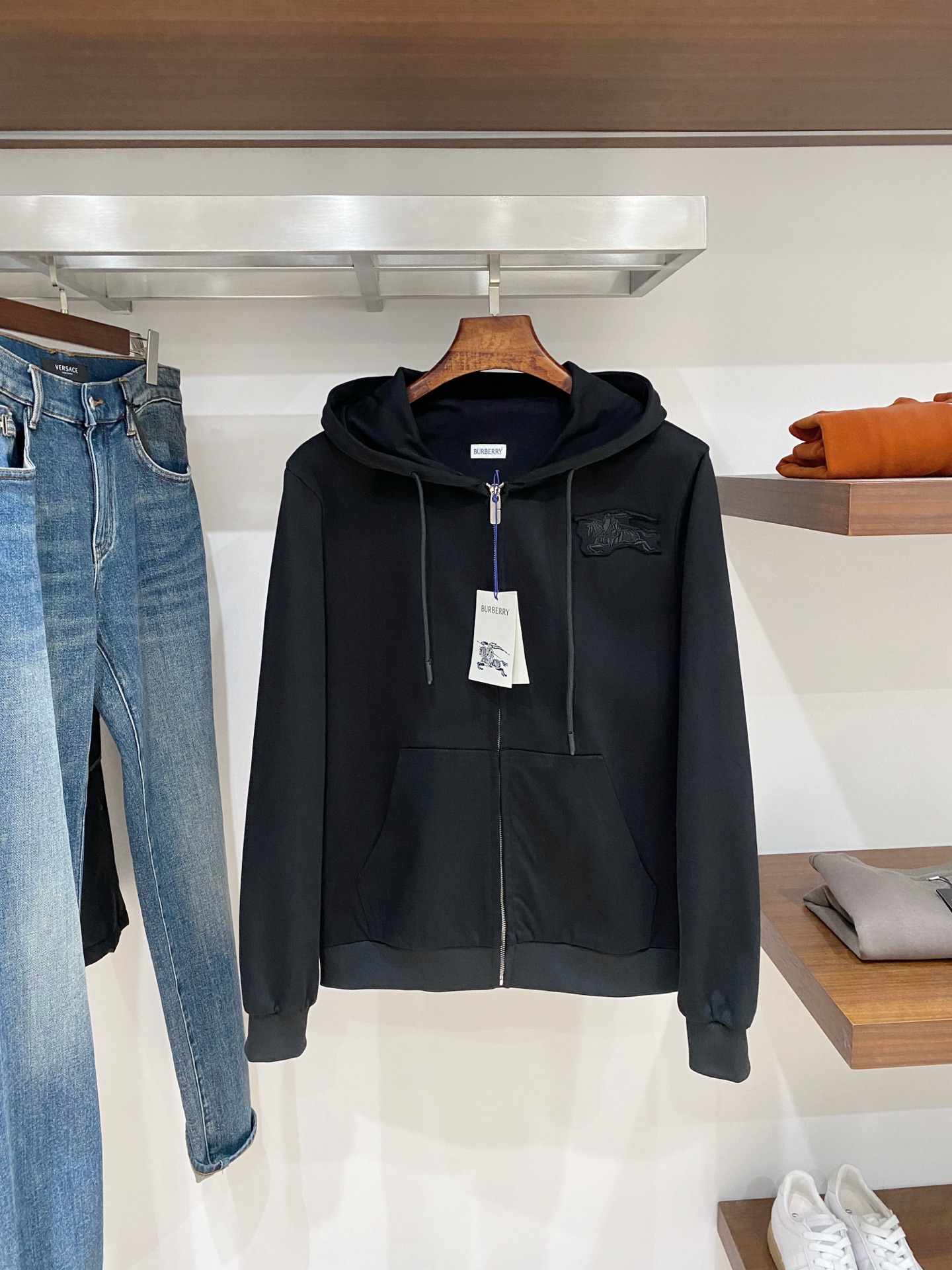 巴宝莉、2025新品卫衣外套，时尚帅气，简约百搭款，胸前精致刺绣图案logo，定制原版面料，不仅挺括，保