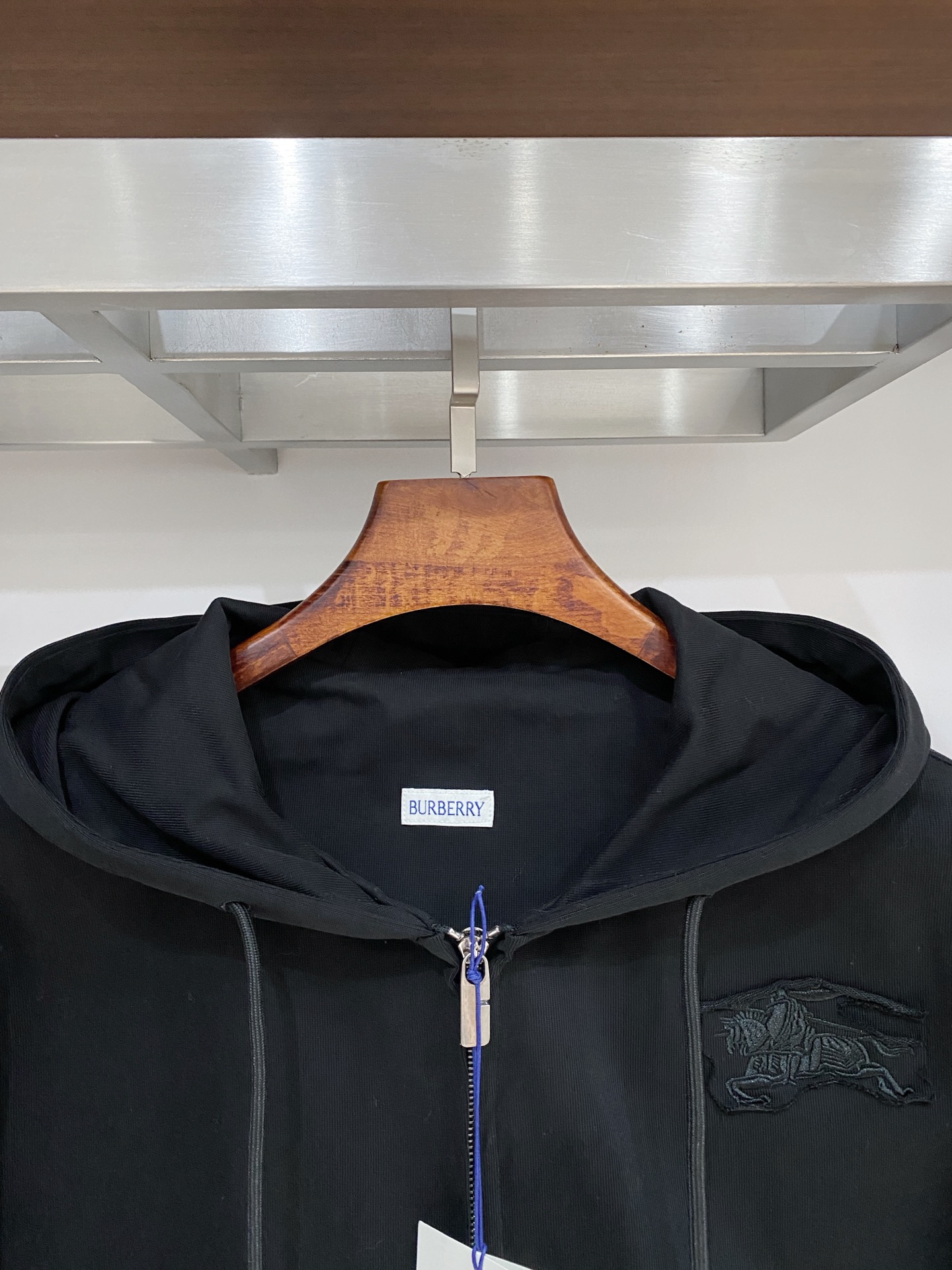 巴宝莉、2025新品卫衣外套，时尚帅气，简约百搭款，胸前精致刺绣图案logo，定制原版面料，不仅挺括，保