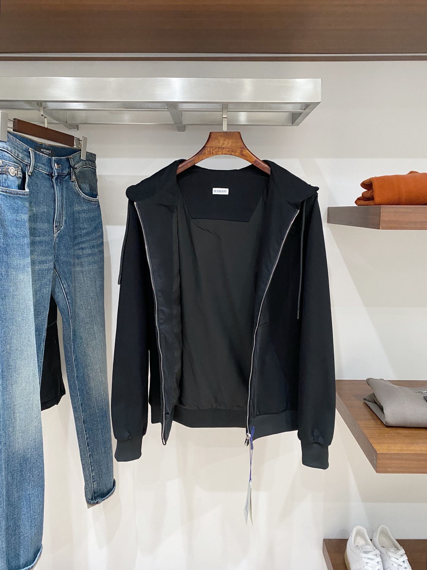 巴宝莉、2025新品卫衣外套，时尚帅气，简约百搭款，胸前精致刺绣图案logo，定制原版面料，不仅挺括，保