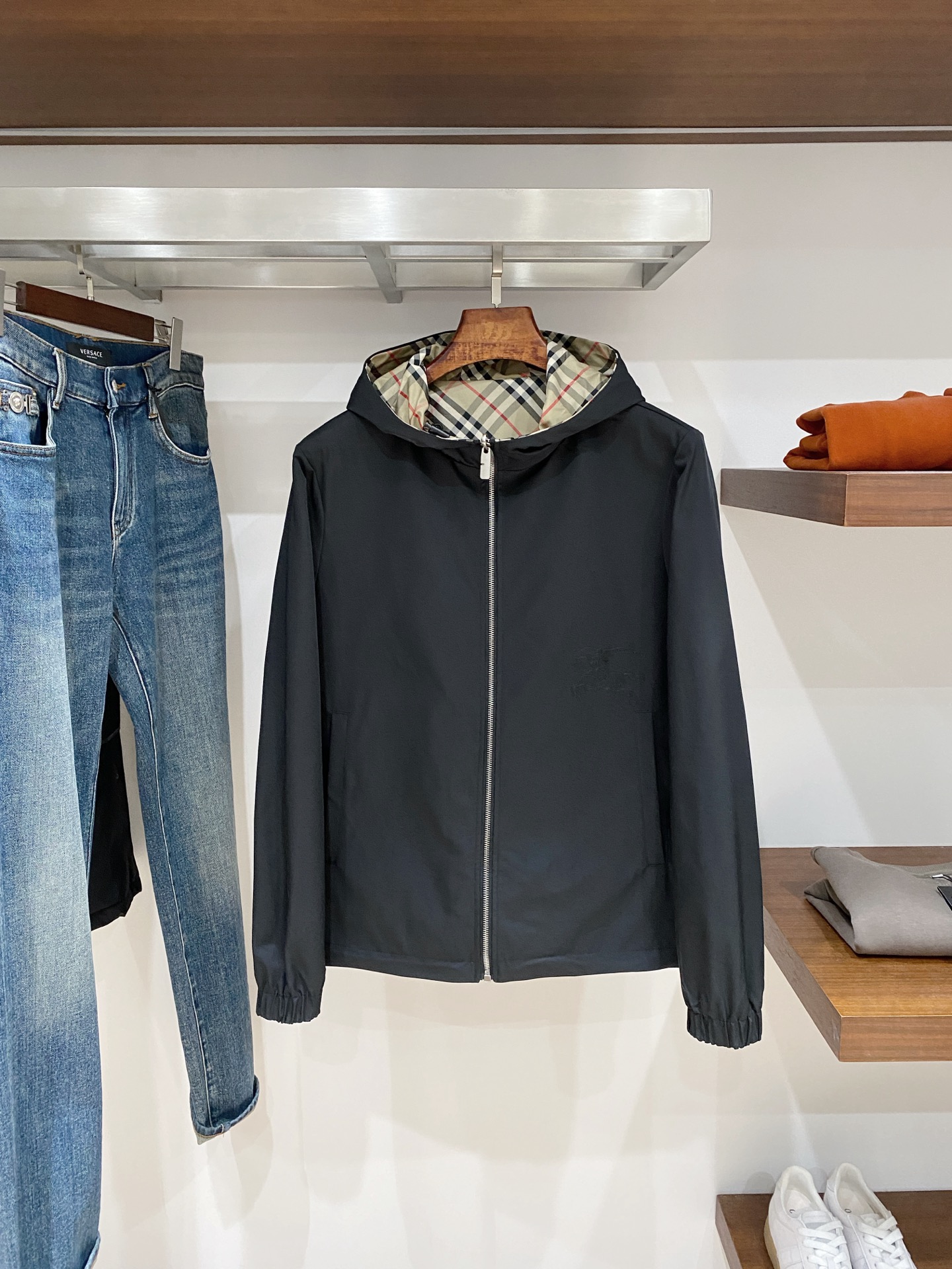 巴宝莉、2025新品双面穿夹克外套，时尚帅气，简约百搭款，经典巴宝莉格纹logo，定制原版面料，不仅挺括