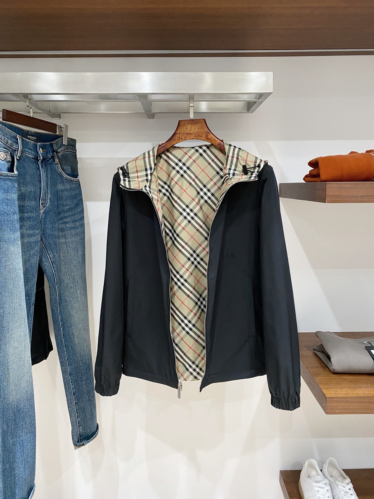 巴宝莉、2025新品双面穿夹克外套，时尚帅气，简约百搭款，经典巴宝莉格纹logo，定制原版面料，不仅挺括