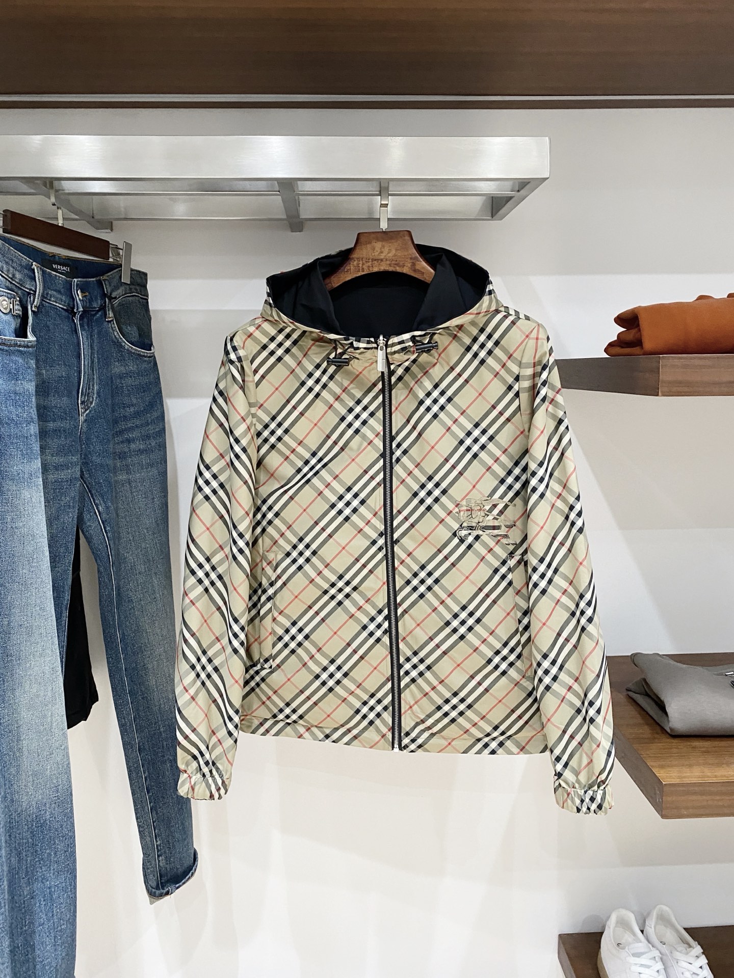 巴宝莉、2025新品双面穿夹克外套，时尚帅气，简约百搭款，经典巴宝莉格纹logo，定制原版面料，不仅挺括