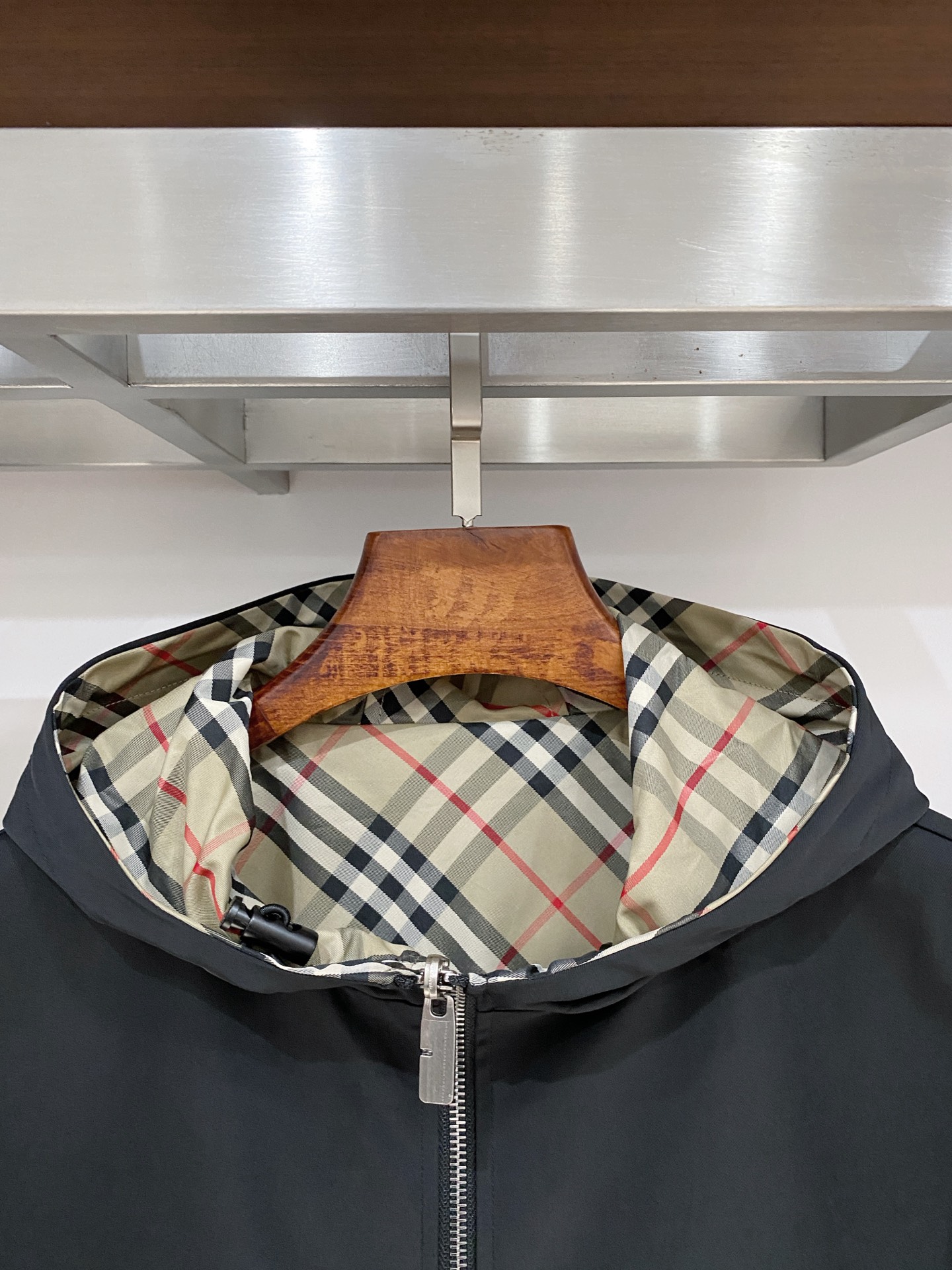 巴宝莉、2025新品双面穿夹克外套，时尚帅气，简约百搭款，经典巴宝莉格纹logo，定制原版面料，不仅挺括