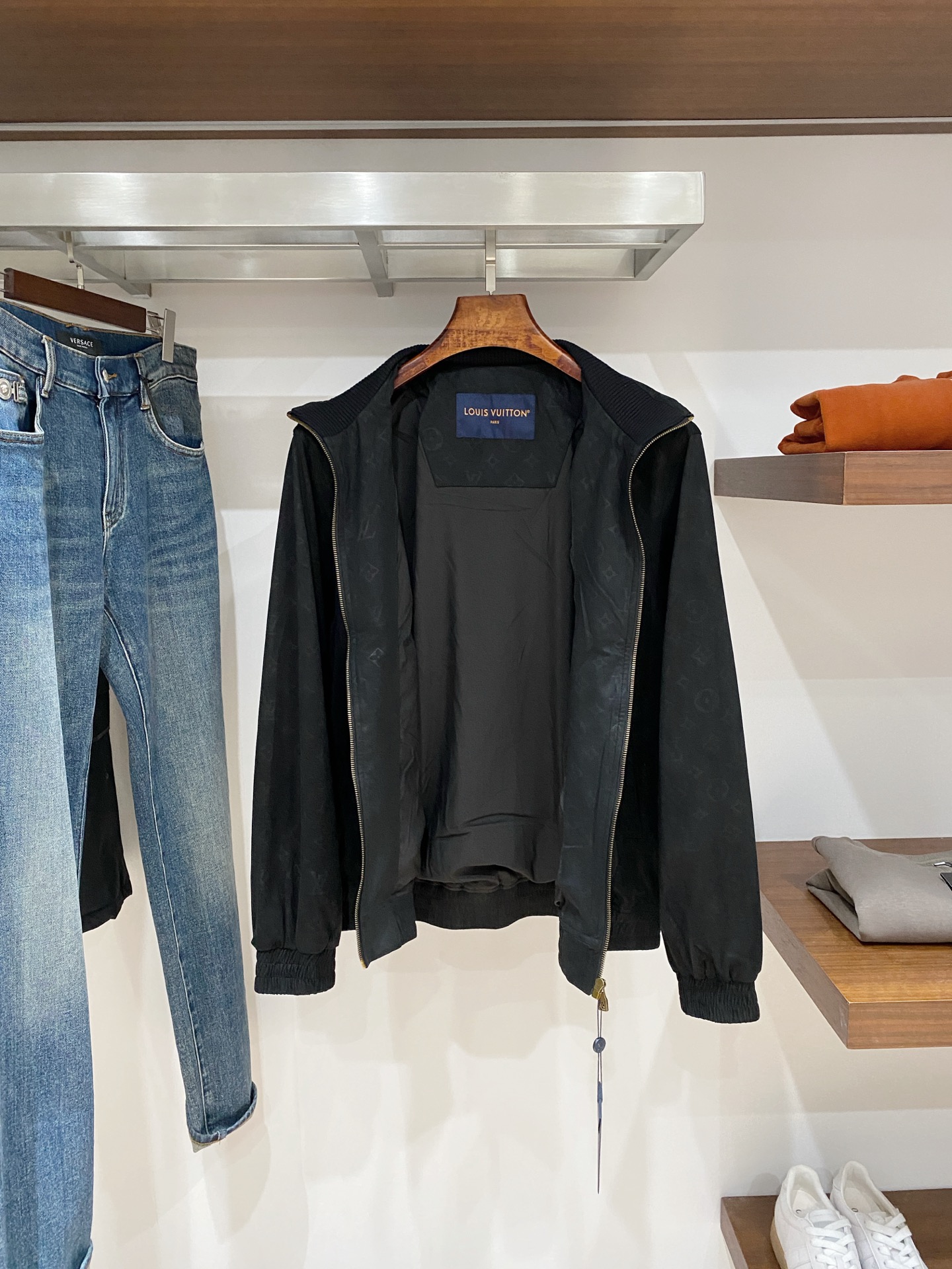路易威登、2025新品夹克外套，时尚帅气，简约百搭款，顶级数码定位定织图案字母logo，定制原版面料，不