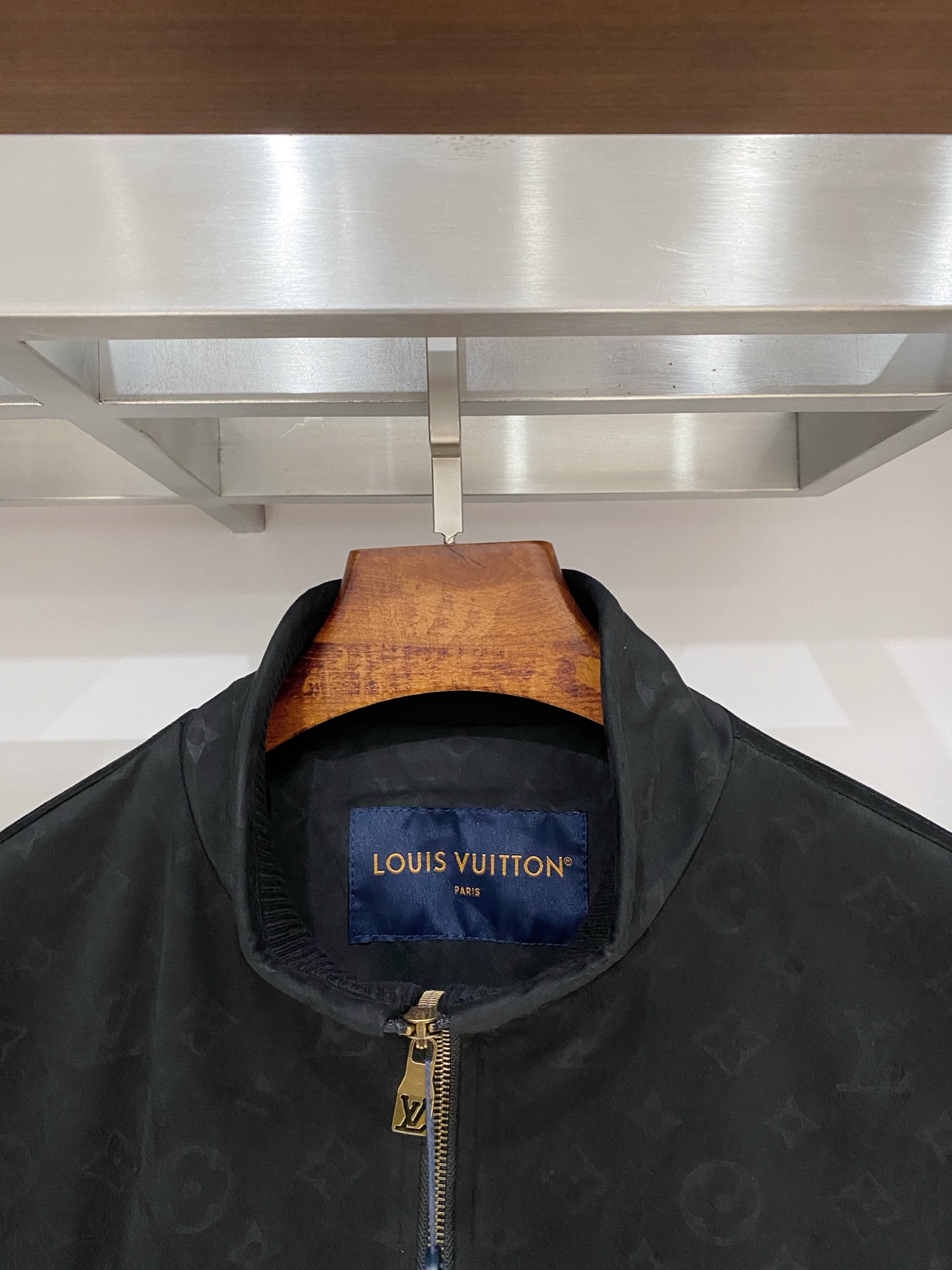 路易威登、2025新品夹克外套，时尚帅气，简约百搭款，顶级数码定位定织图案字母logo，定制原版面料，不