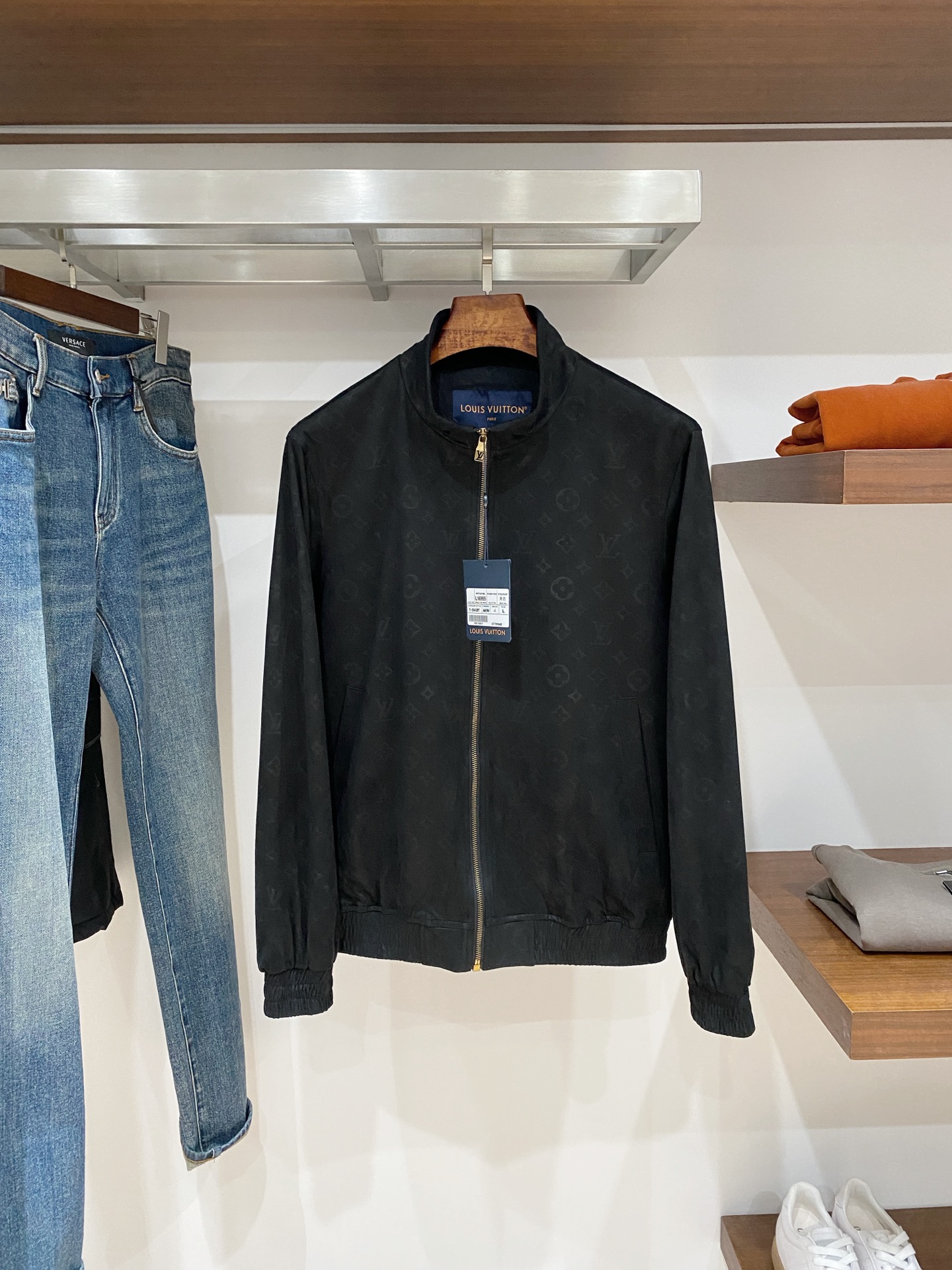 NO:684146,Louis Vuitton, 2025 new jackets, fashionable and handsome, simple and versatile, top-notch digitally positioned custom-woven pattern letter logo, customized original fabric, not only stiff and maintain the trendy silhouette, but also comfortable to wear, the yarn is more delicate, size M-3XL, buy now,, louis vuitton, jackets & coats, jackets & coats,19860909路易威登、2025新品夹克外套,时尚帅气,简约百搭款,顶级数码定位定织图案字母logo,定制原版面料,不仅挺括,保持潮流的廓形,又穿着舒适,纱织更细腻,码数M-3XL 立即抢购,,louis vuitton,jackets & coats,jackets & coats,,Men's clothing